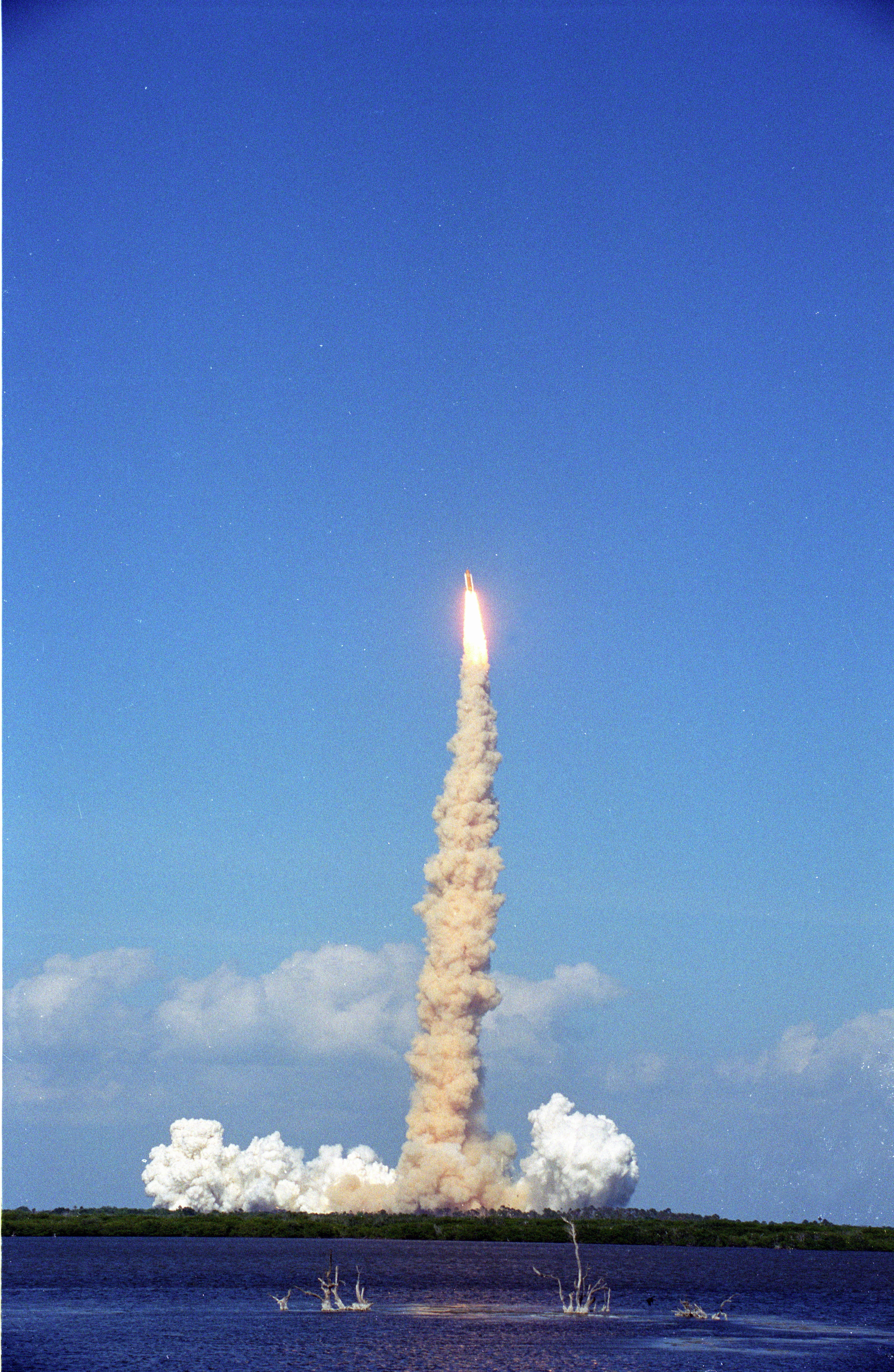 Lanzamiento majestuoso del Ares I-X en el Centro Espacial Kennedy Fondos de pantalla
