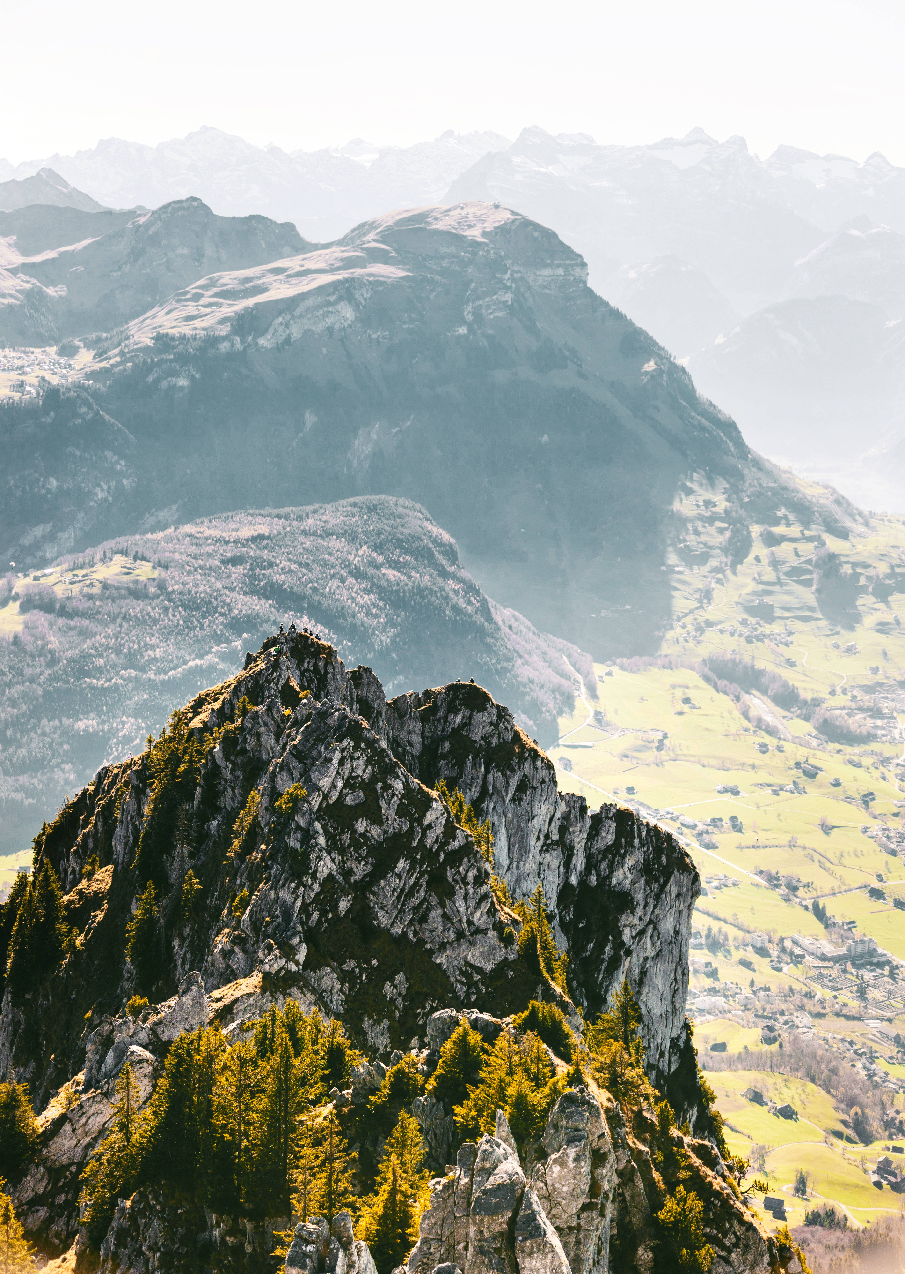 Las Magníficas Montañas Rocosas en una Mañana Nítida Fondos de pantalla