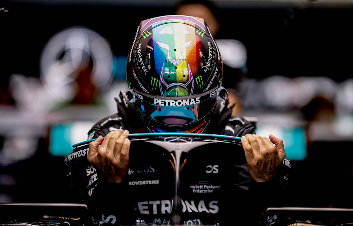 Lewis Hamilton Saliendo del Halo