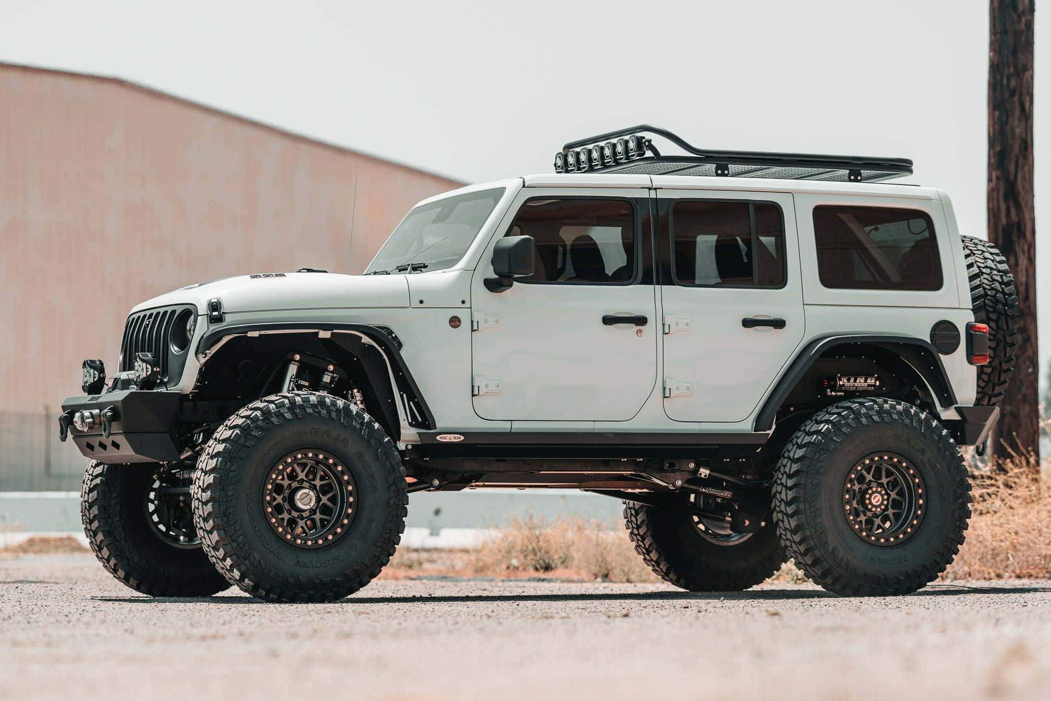 Leyenda: Aventura Off-Road con una Camioneta Robusta Fondos de pantalla