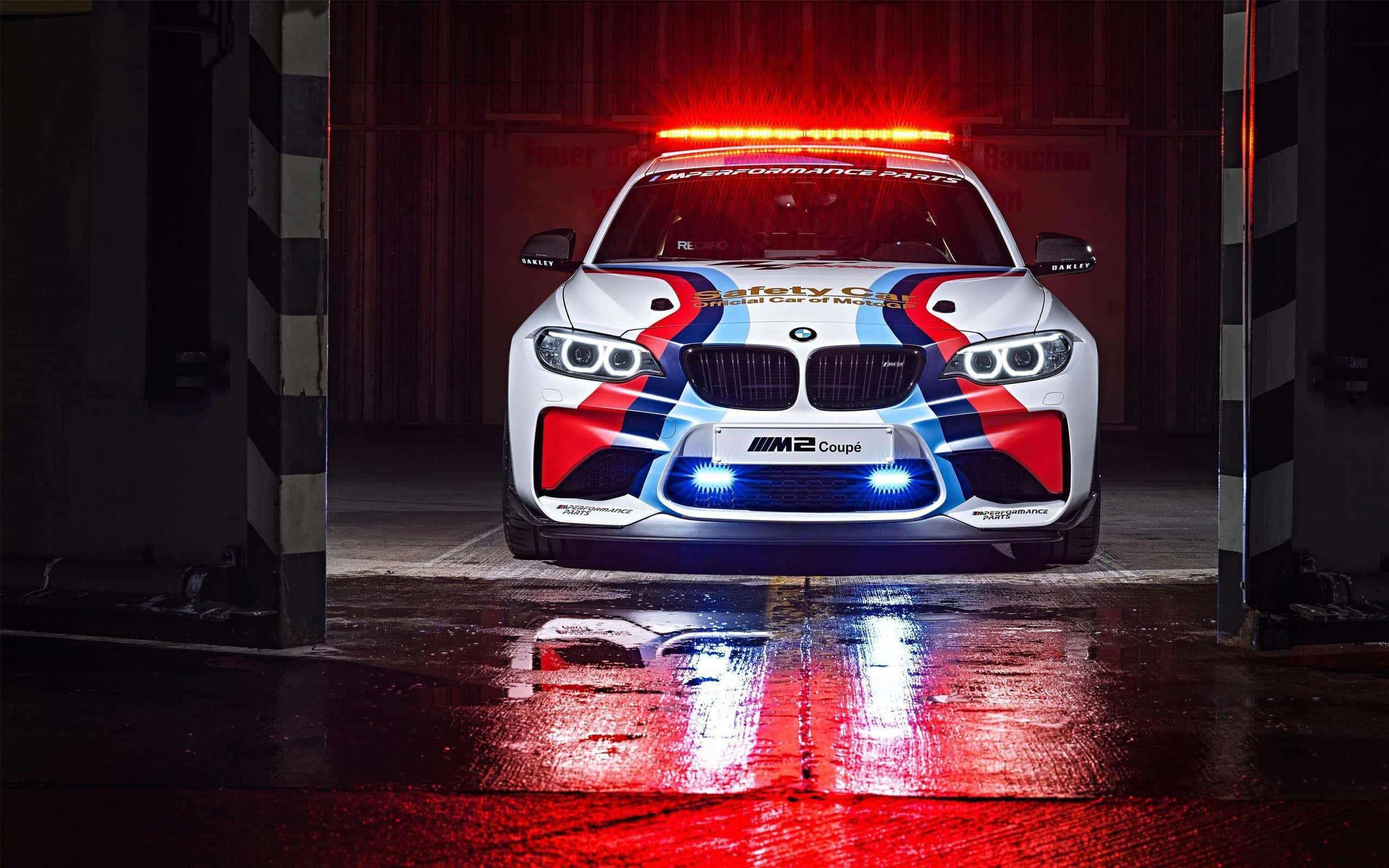 Leyenda: Coche de Seguridad en Acción en una Pista de Carreras Fondos de pantalla
