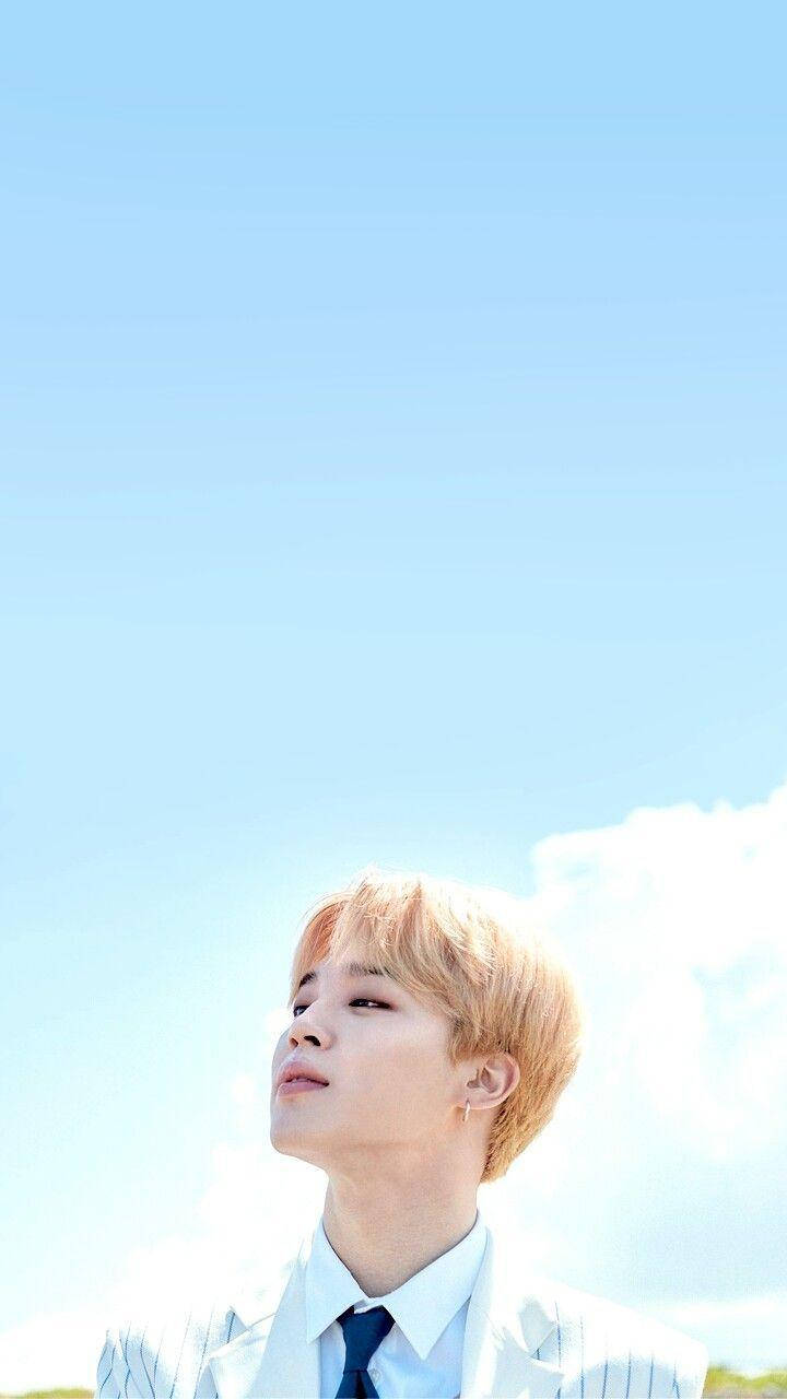 Linda foto de Jimin de BTS bajo el cielo Fondos de pantalla
