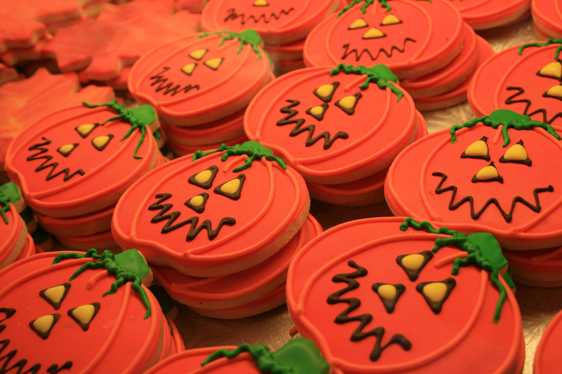 Fondo de pantalla de lindas galletas de calabaza para Halloween.