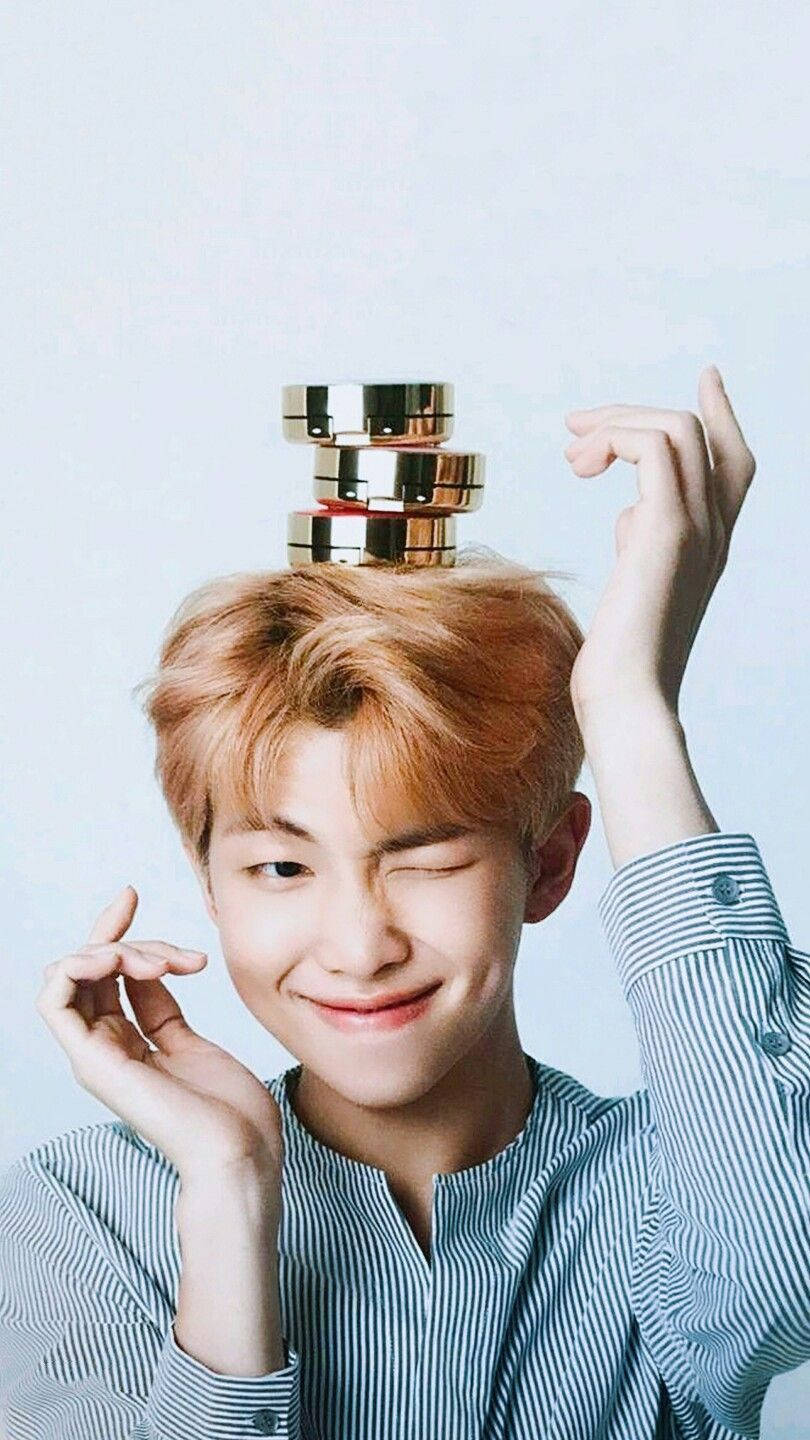 Lindos BTS RM con polvos compactos en la cabeza Fondos de pantalla