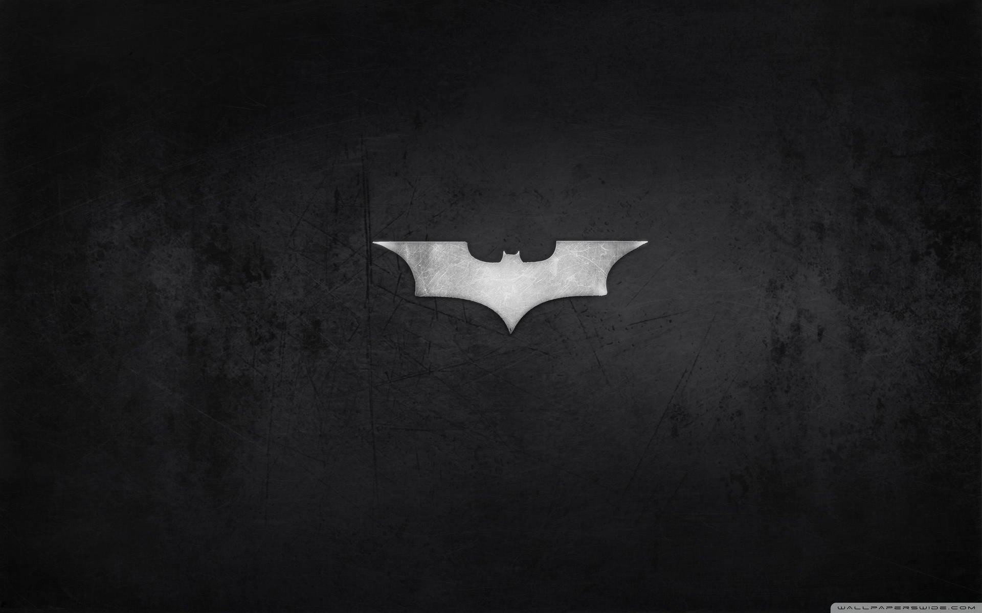 Fondo de pantalla del logotipo metálico simple de Batman