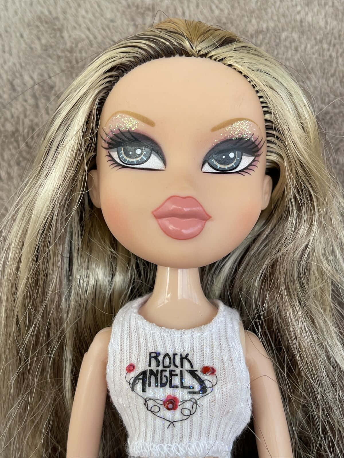 Luce con estilo y arrasa en la moda colorida con las Bratz Fondos de pantalla