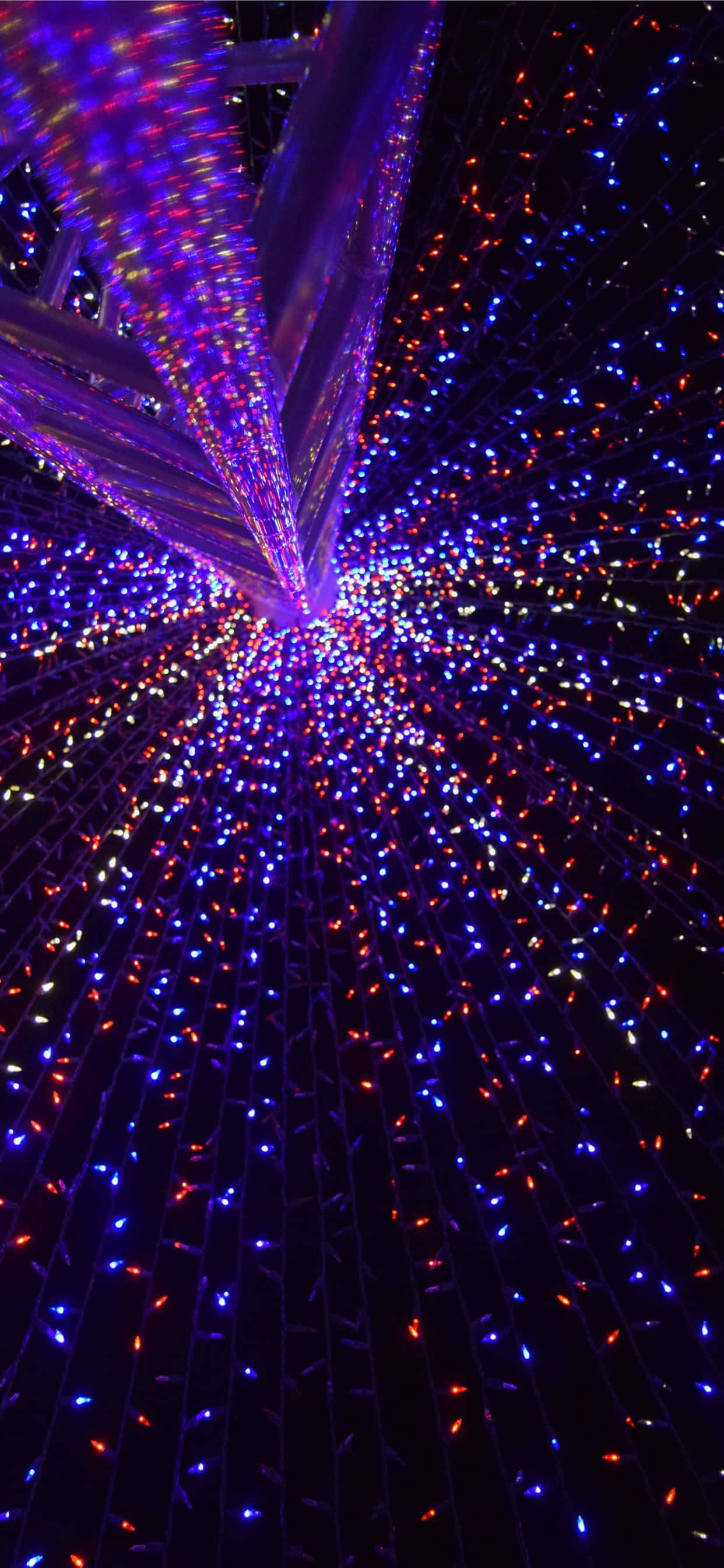 Luces de cadena sobre fondo rojo y morado Fondos de pantalla