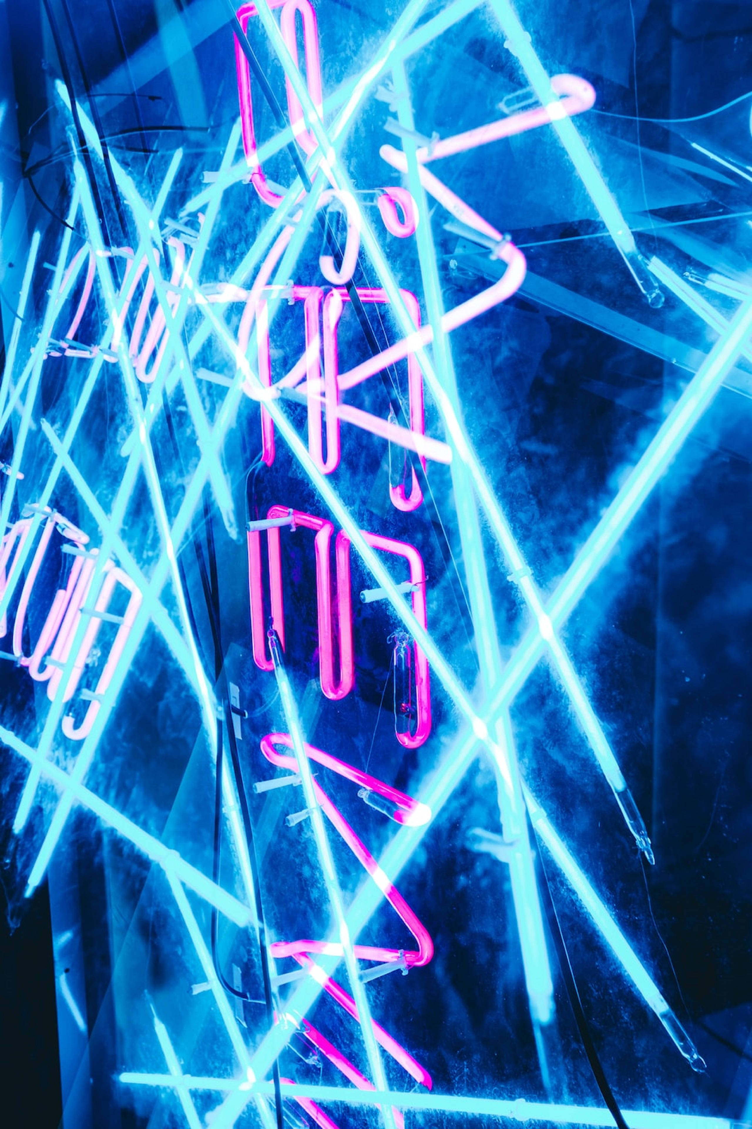 Luces de neón abstractas para iPhone en 4K Fondos de pantalla
