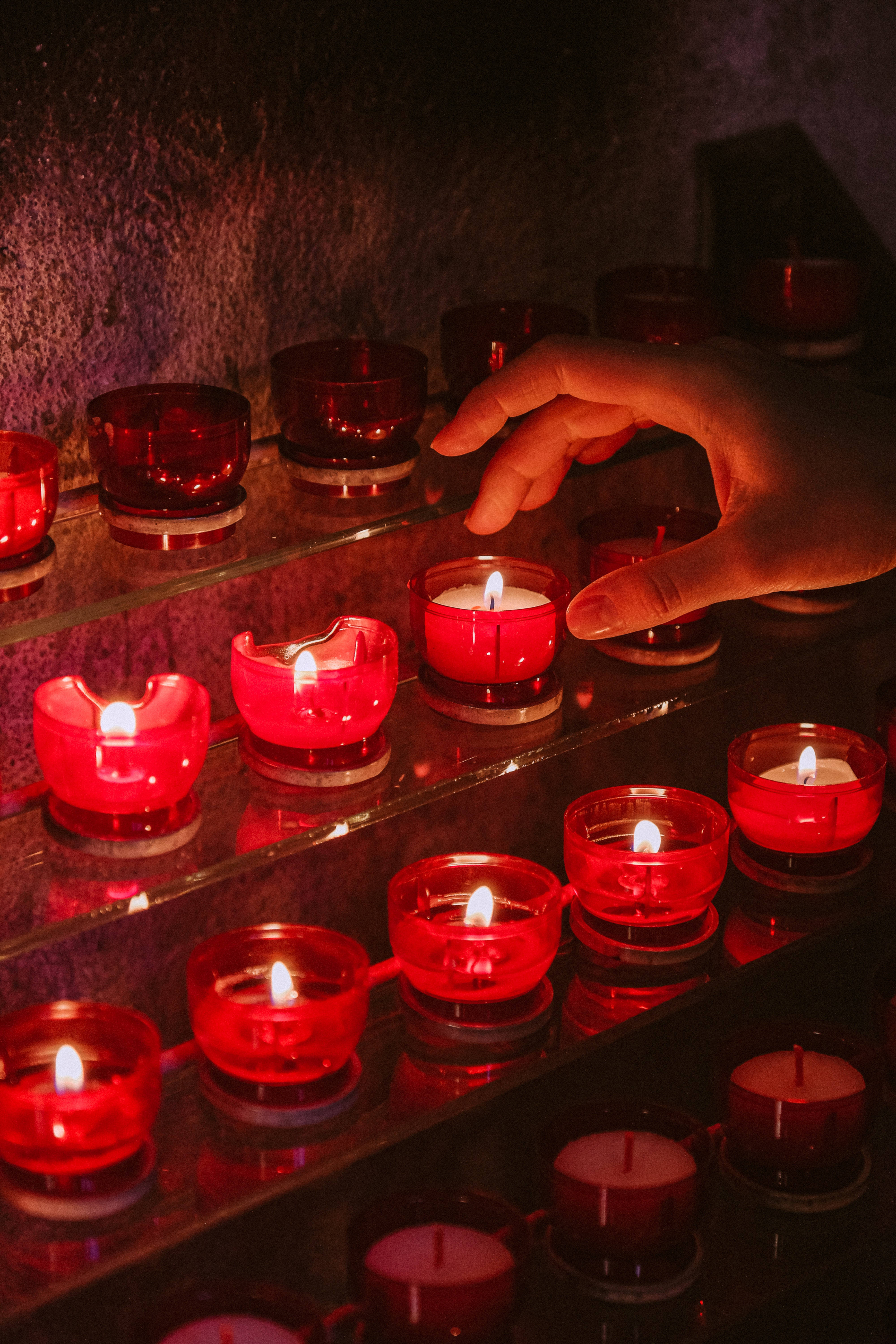Luces de velas rojo oscuro serenas Fondos de pantalla