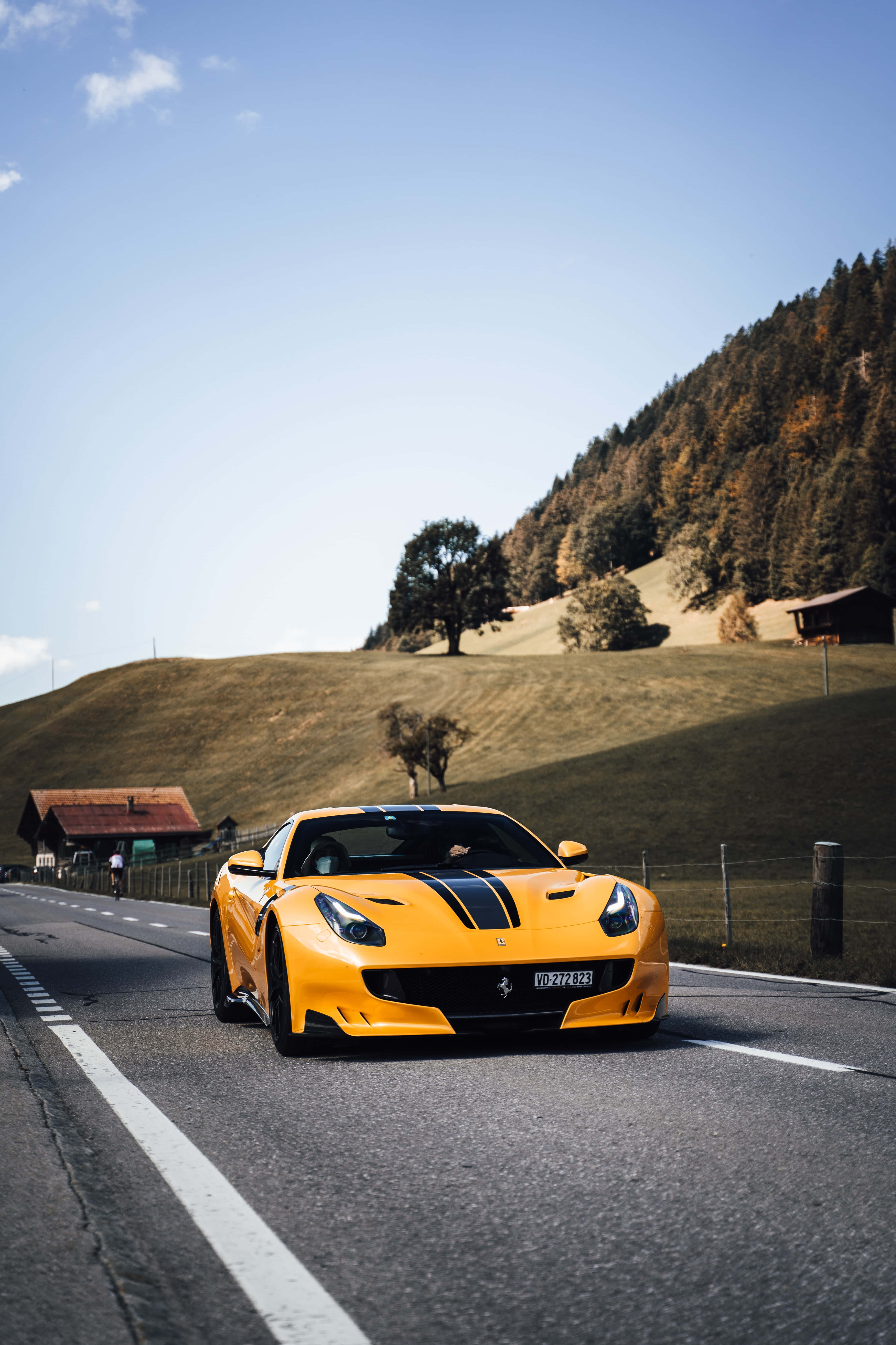 Lujoso Ferrari Rojo a Toda Velocidad Fondos de pantalla