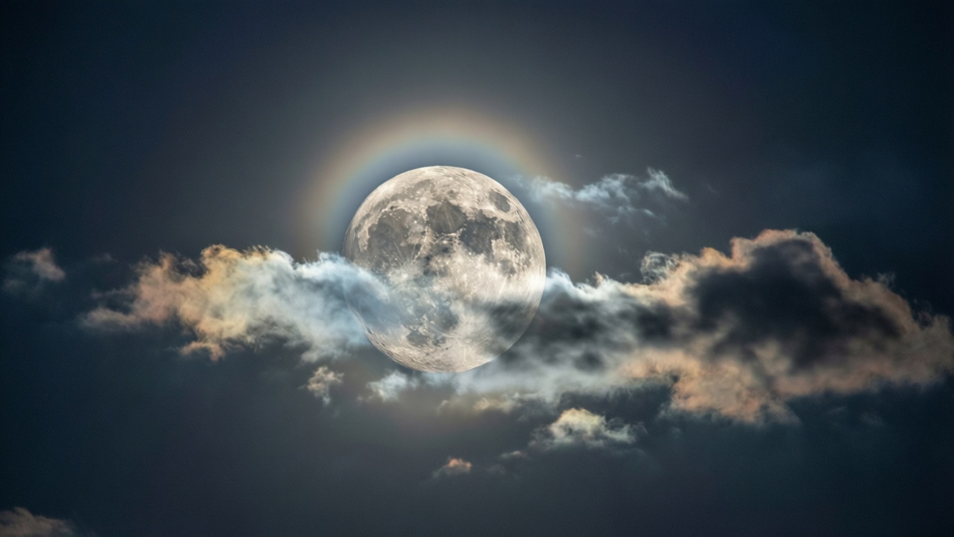 Luna detrás de las nubes Fondos de pantalla