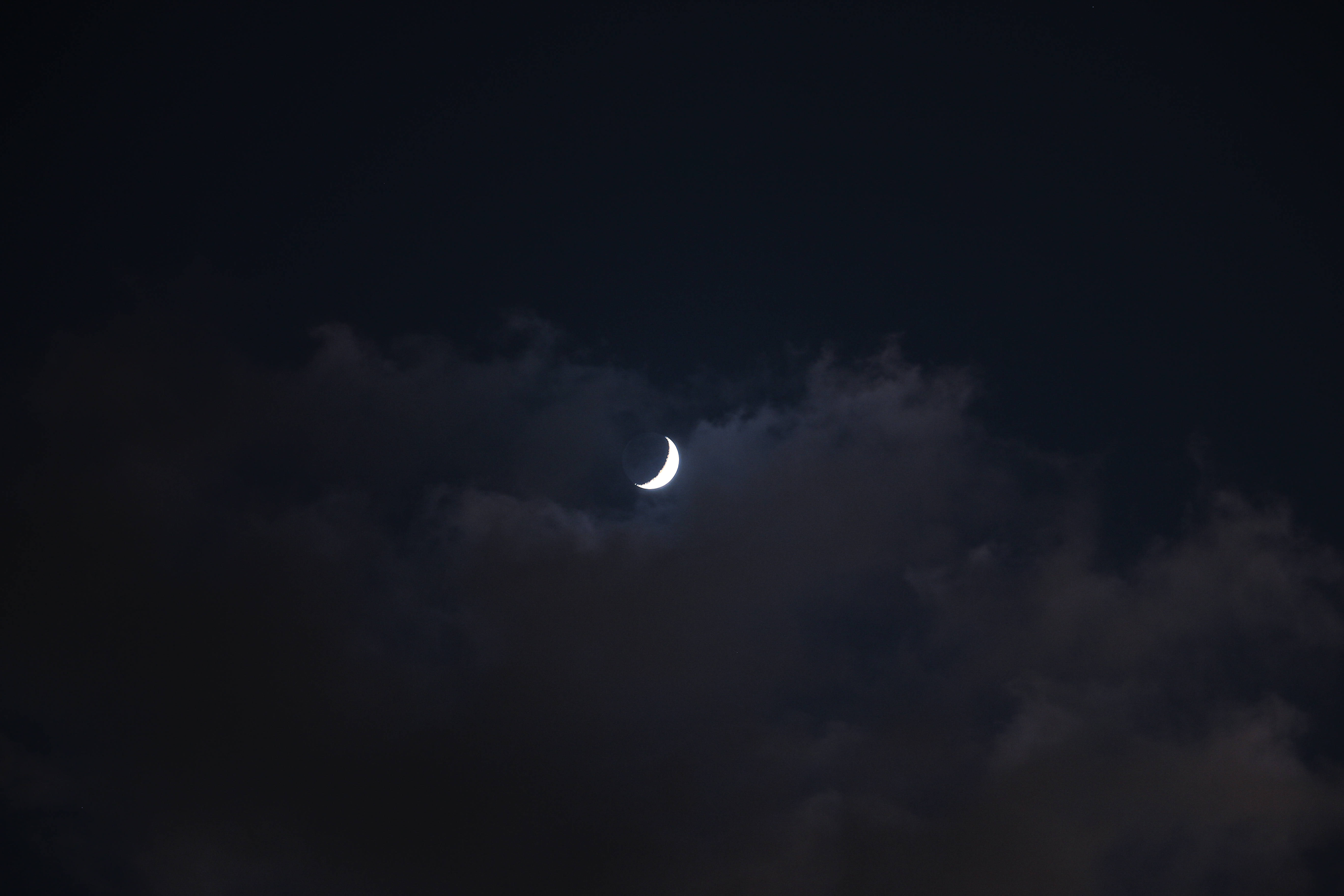 Luna Estética Elevándose Sola Fondos de pantalla