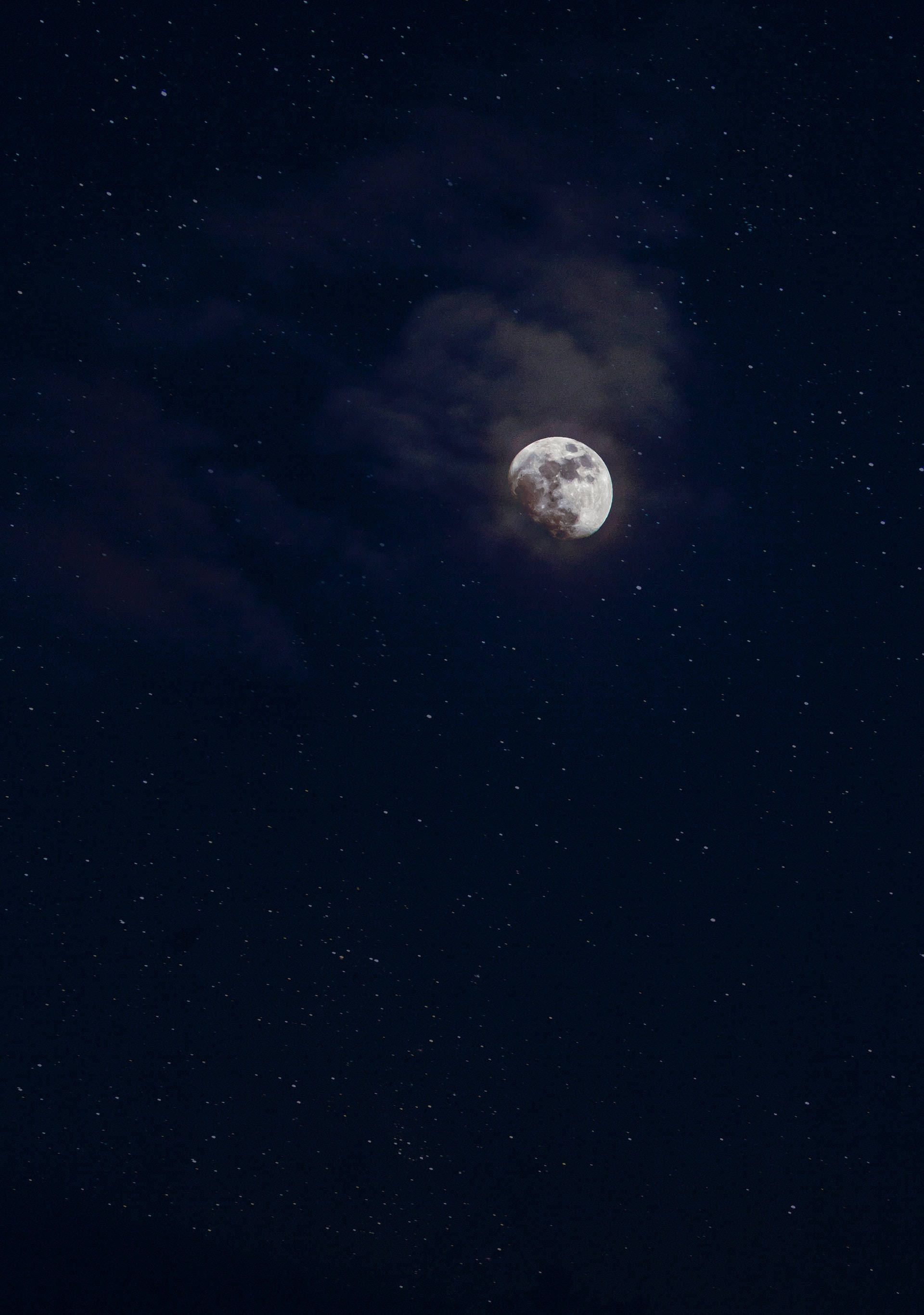 Luna llena capturada en la pantalla de una tableta Lenovo Fondos de pantalla