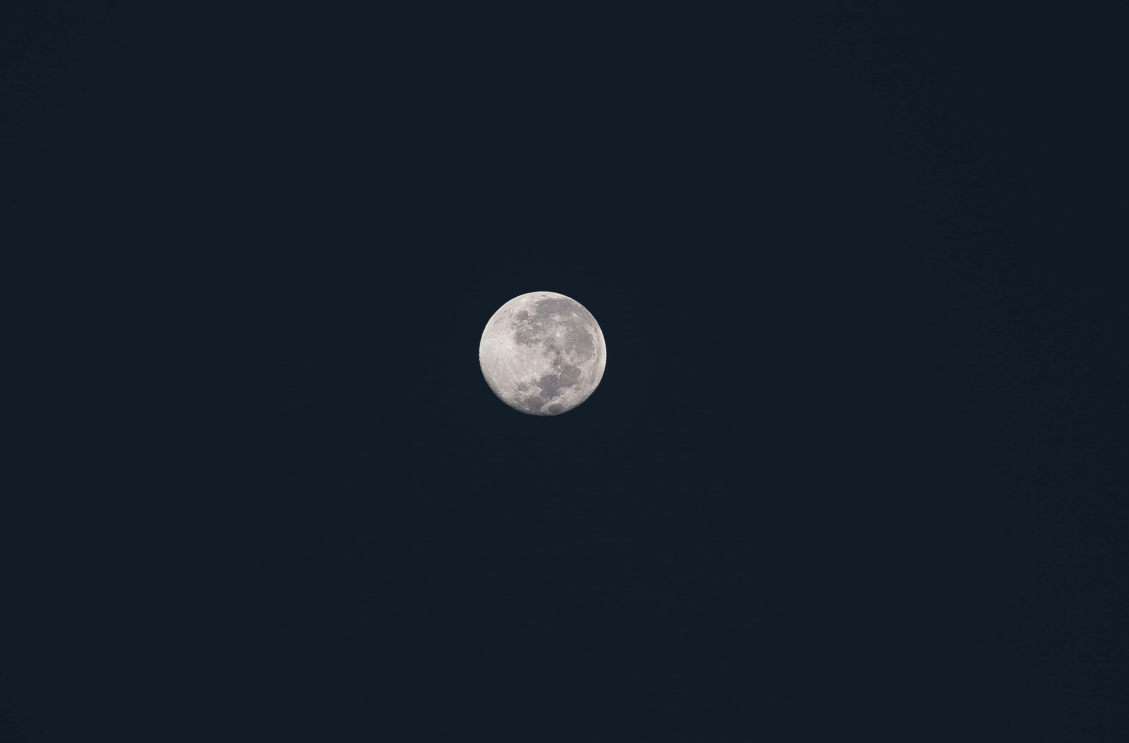 Luna llena en cielo oscuro Fondos de pantalla