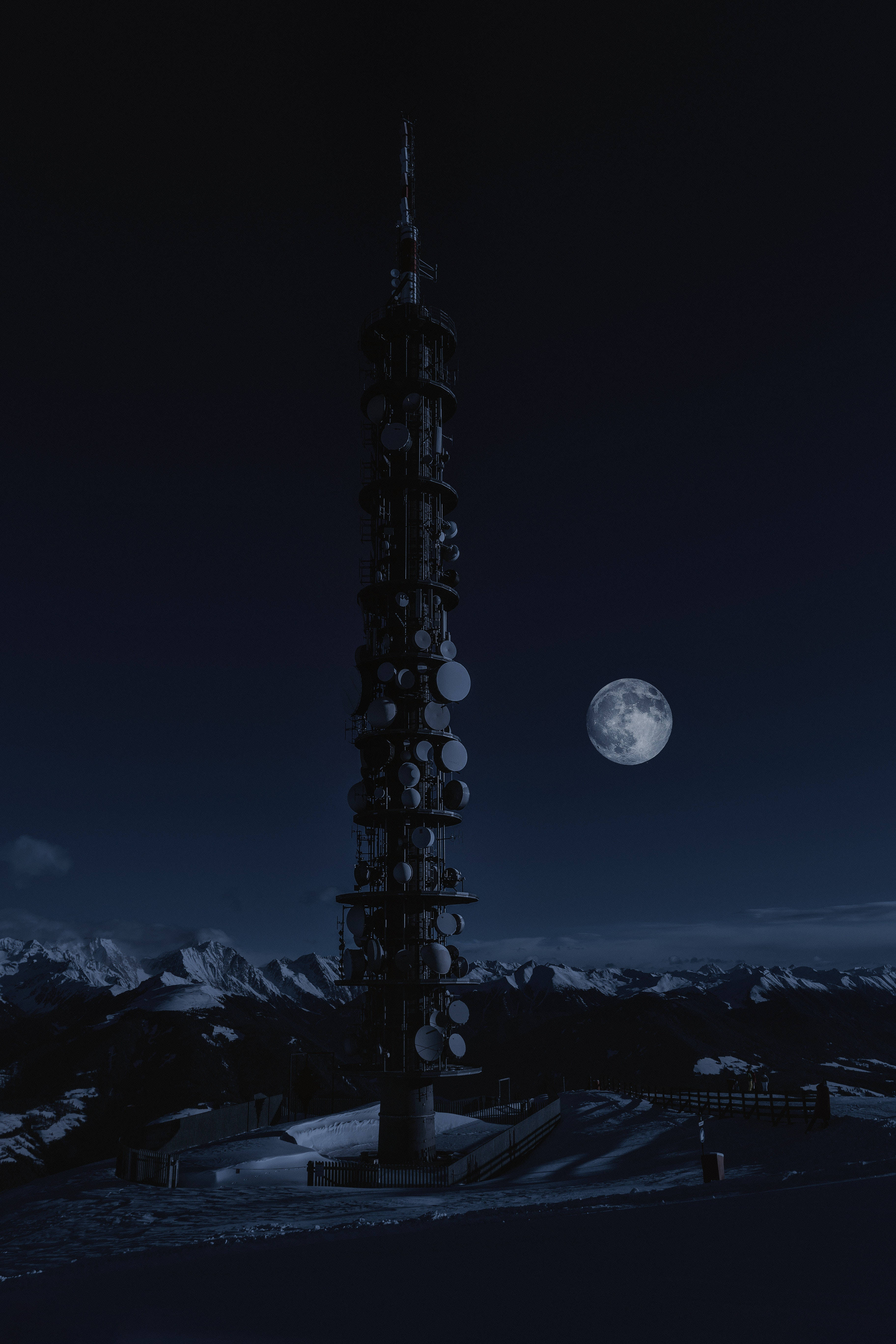 Luna Llena Junto a la Torre Fondos de pantalla