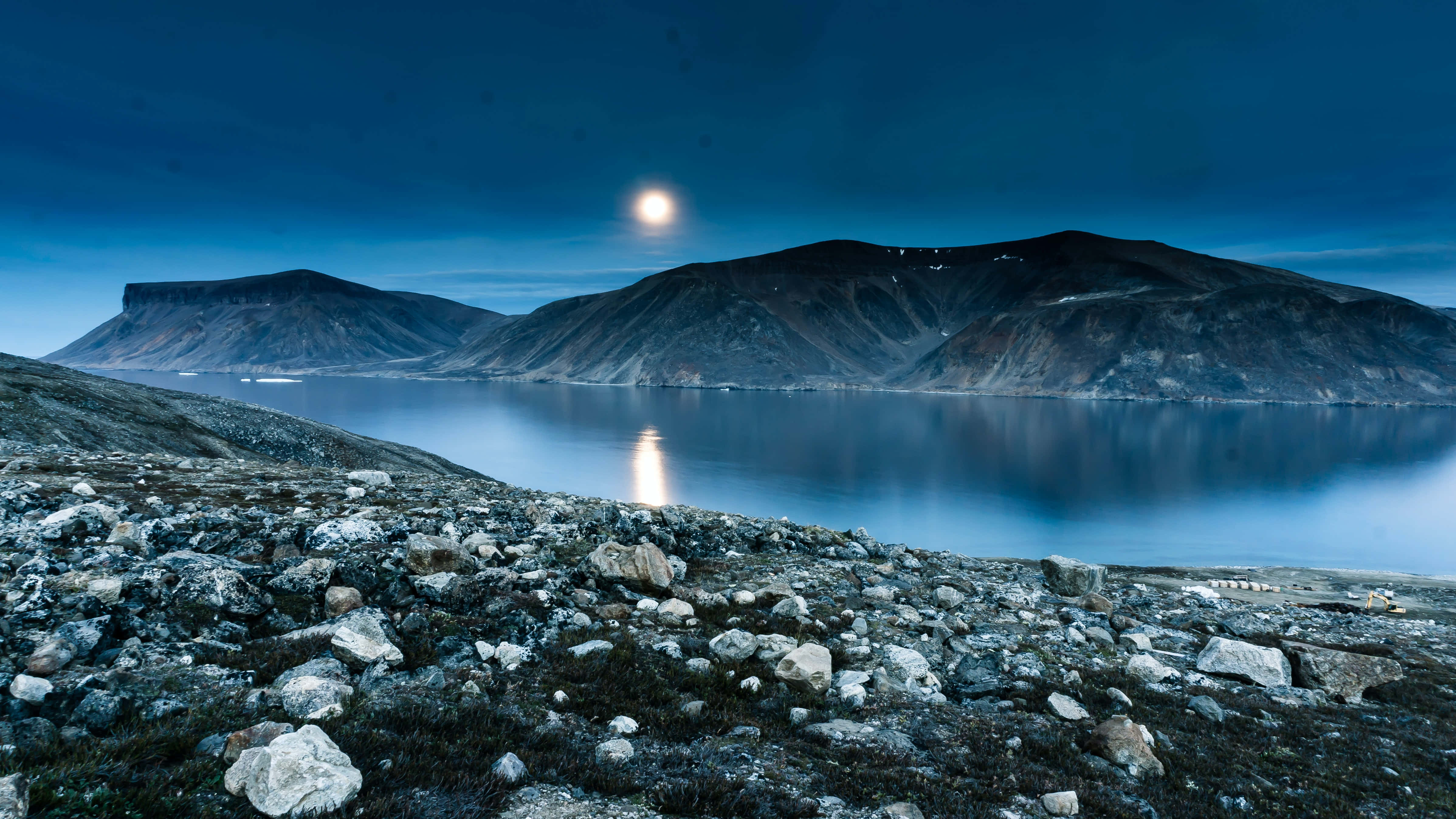 Luna sobre el lago Fondos de pantalla