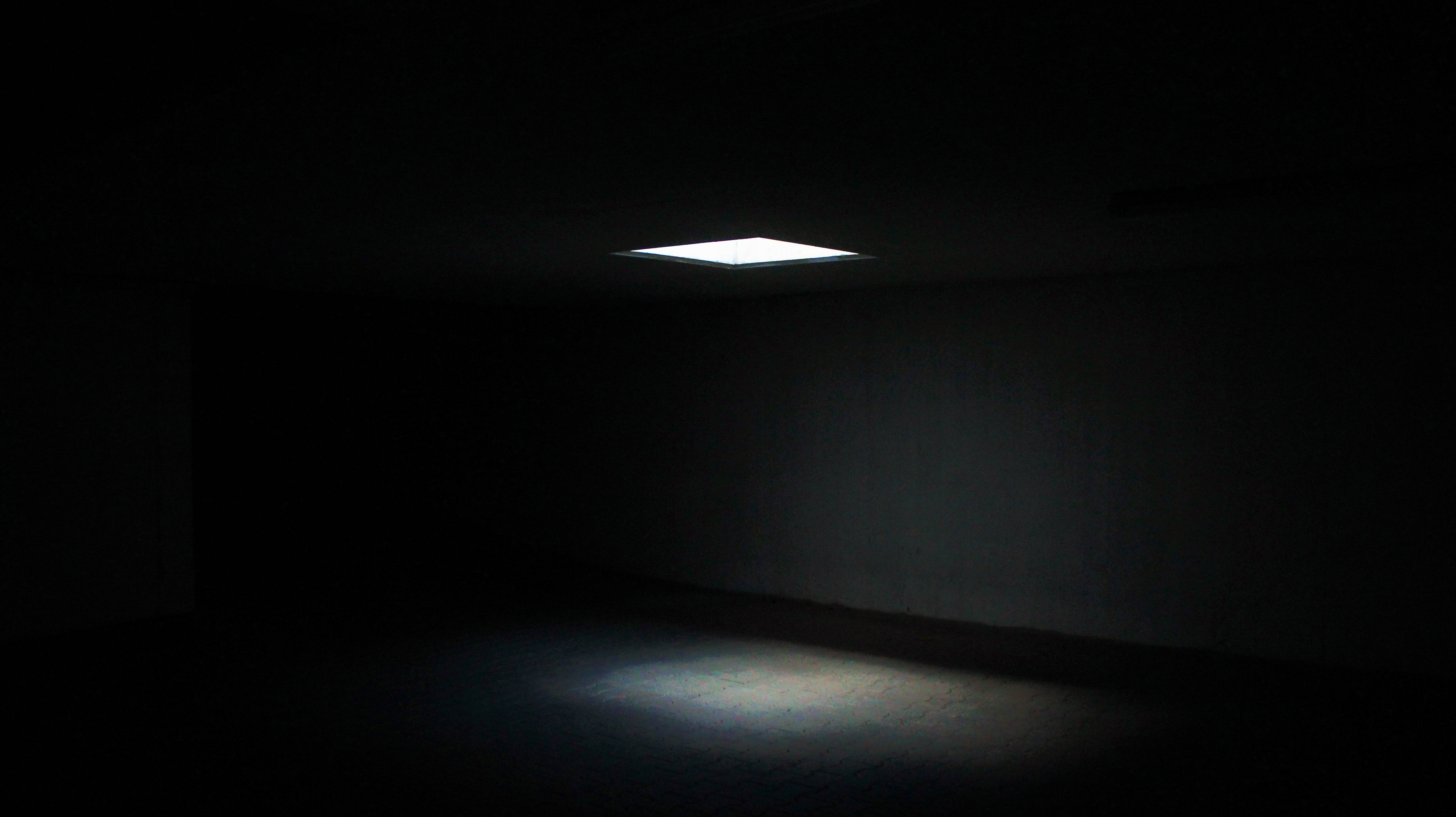 Luz de Techo Oscura 4K Fondos de pantalla
