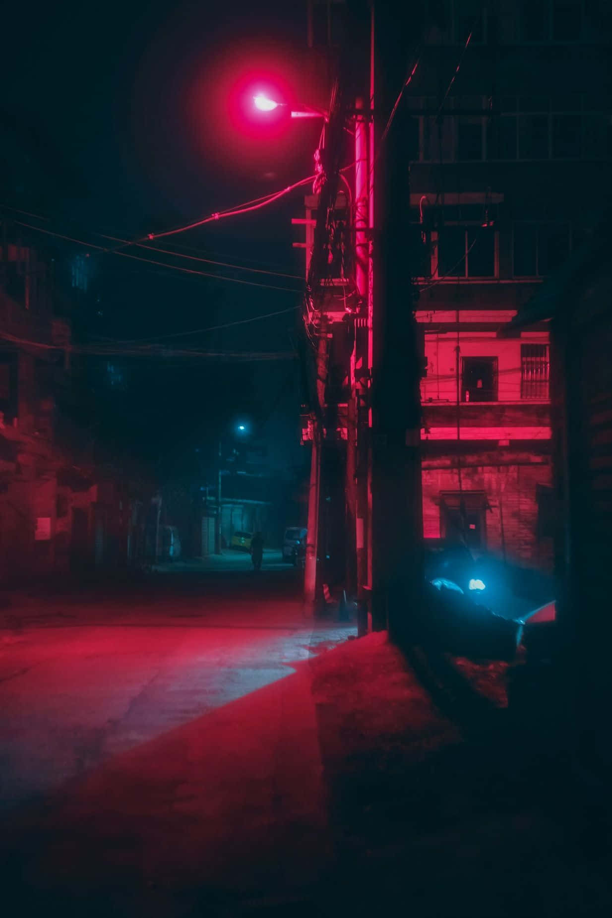 Luz estética roja neón iluminando una calle Fondos de pantalla