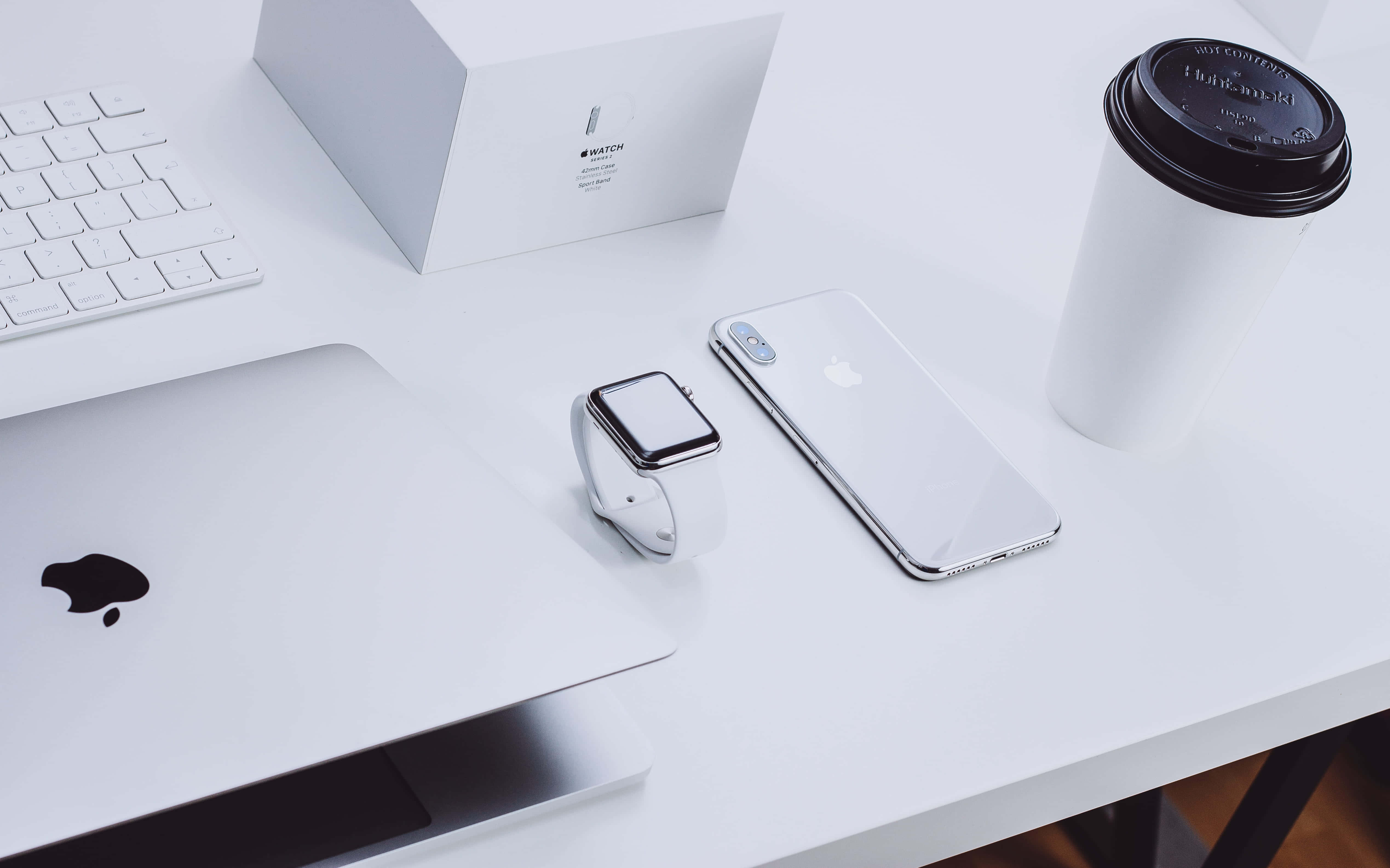 Macbook elegante con una hermosa estética urbana Fondos de pantalla