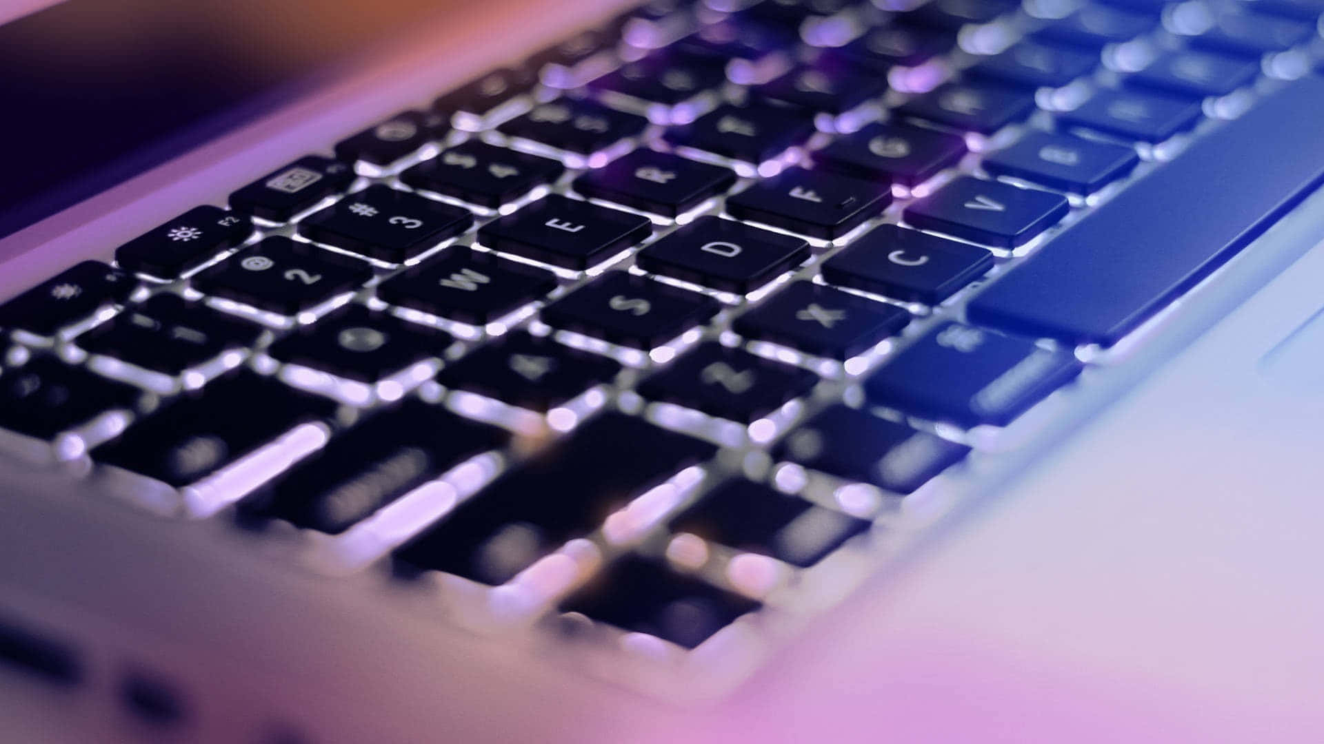 MacBook estético abierto, listo para usarse Fondos de pantalla