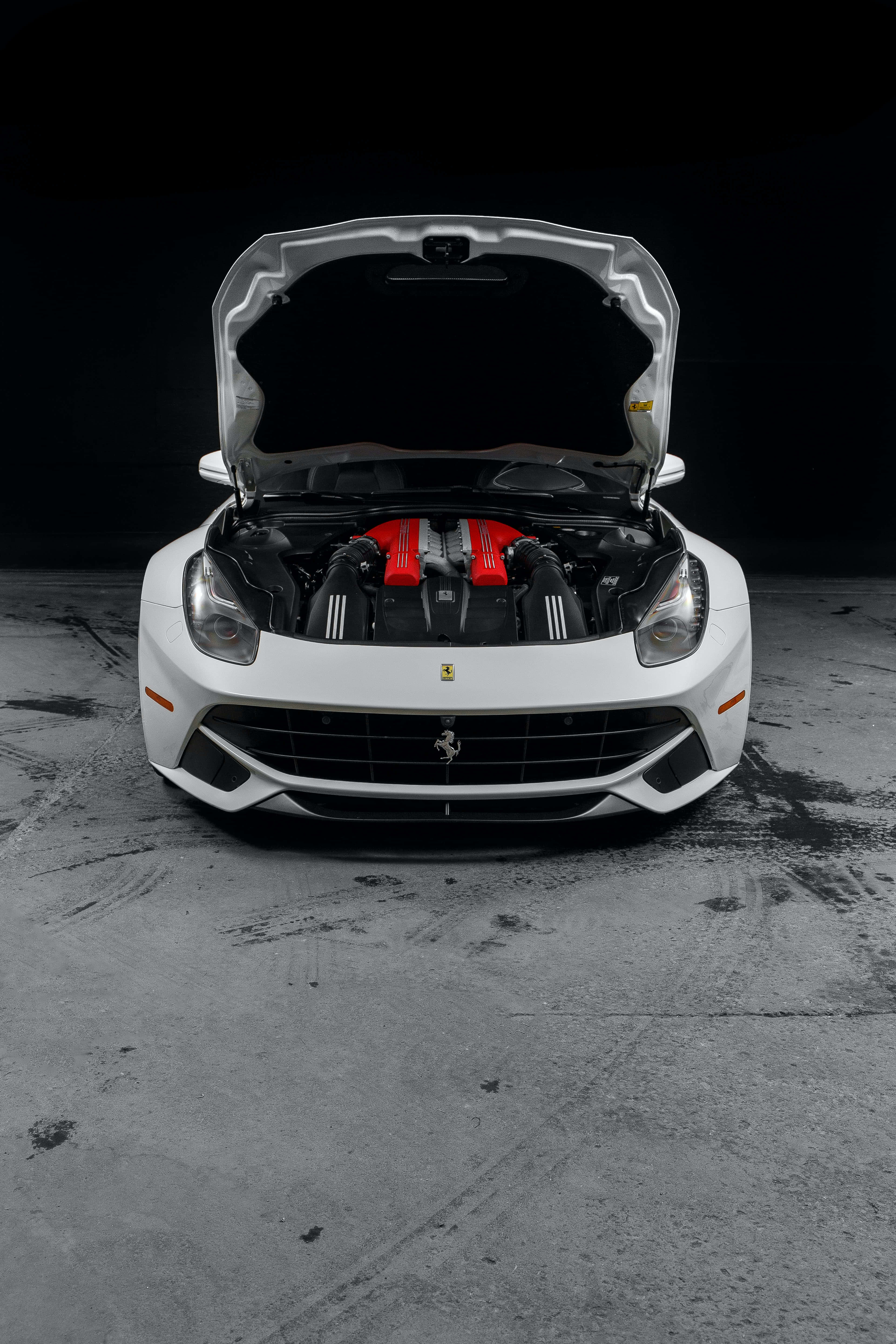 Majestic Speed-Red Ferrari Against the Dusk Sky Fondos de pantalla