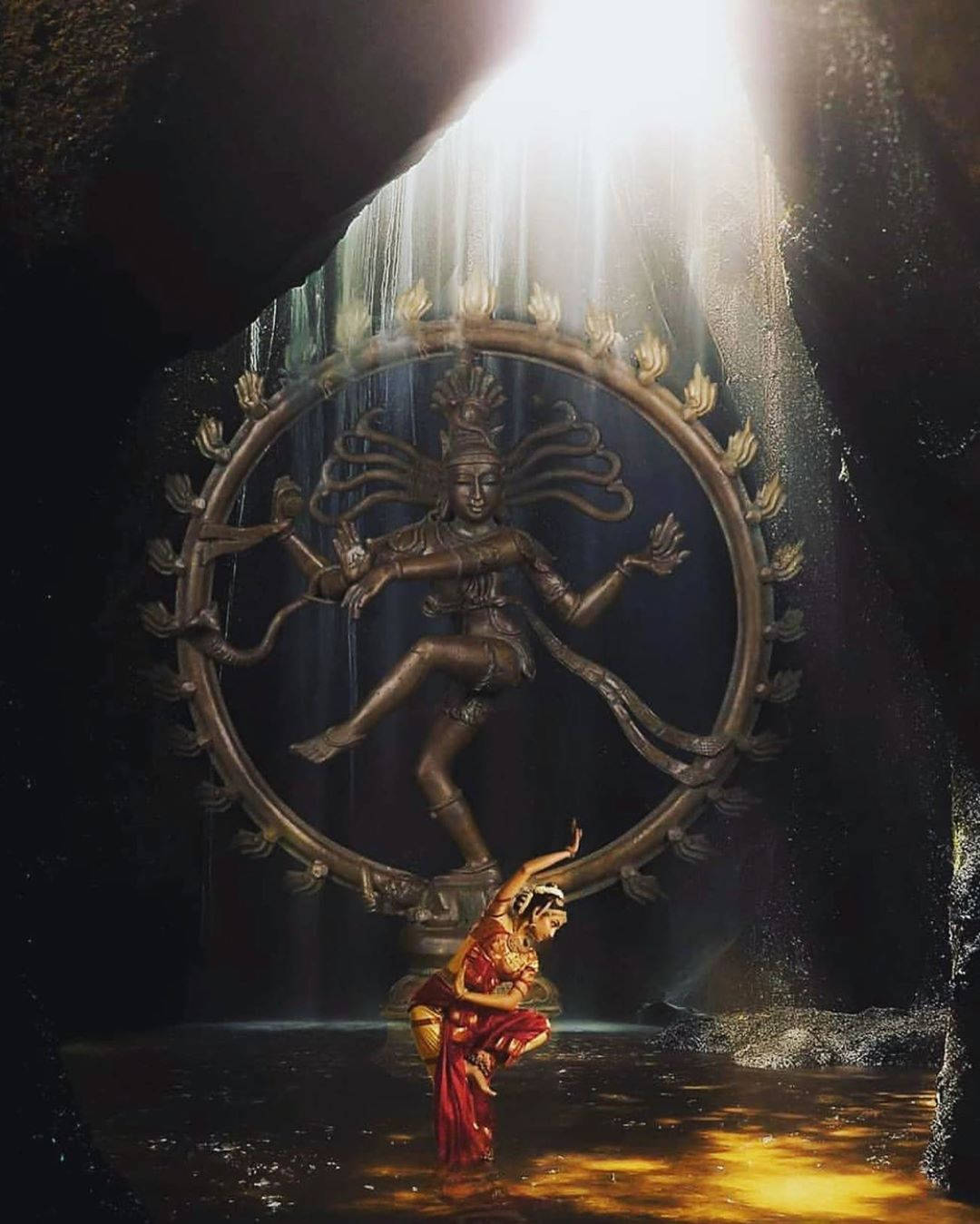 Majestuosa Imagen de Nataraja en Fondo de Arte Rupestre Fondos de pantalla