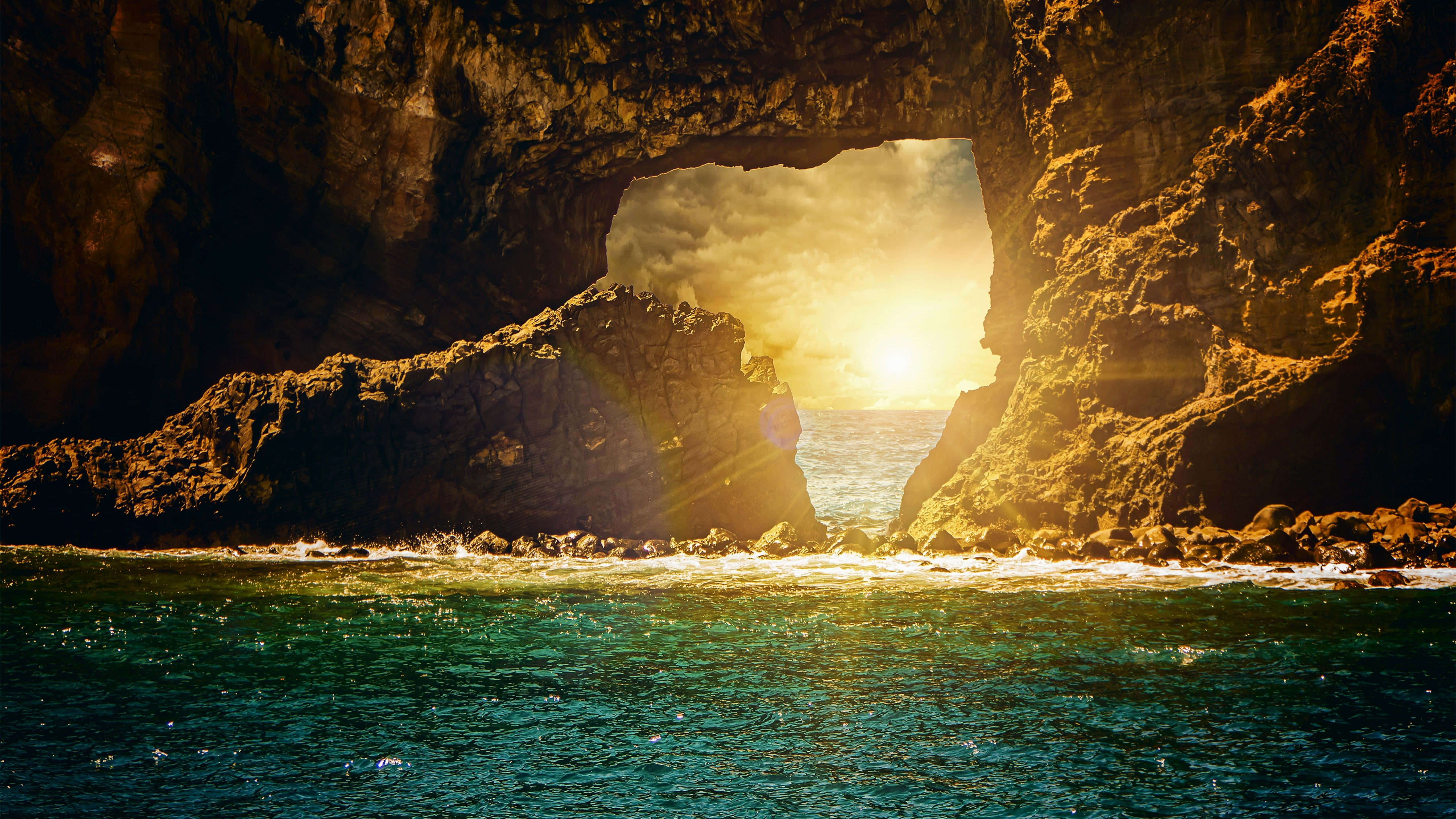 Majestuoso Amanecer en una Costa Fondos de pantalla