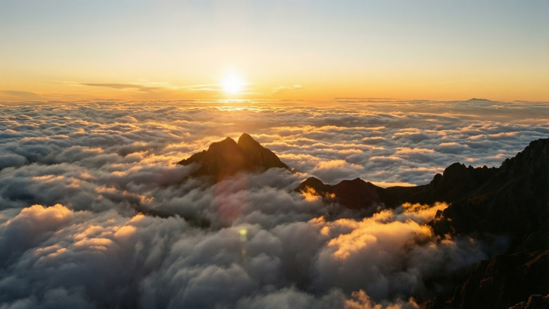 Mar de Nubes al Amanecer Fondos de pantalla