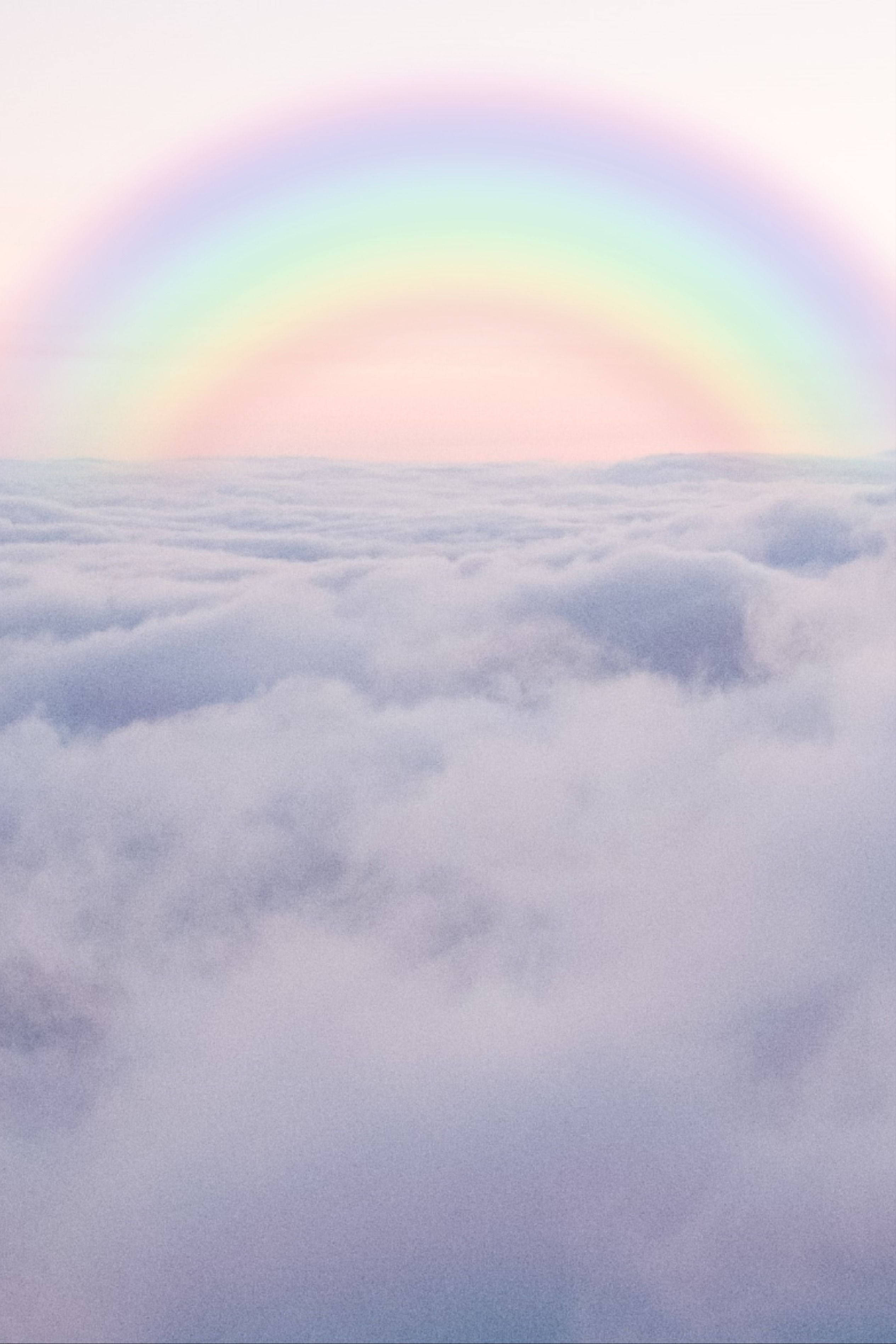 Mar de nubes con arcoíris pastel Fondos de pantalla