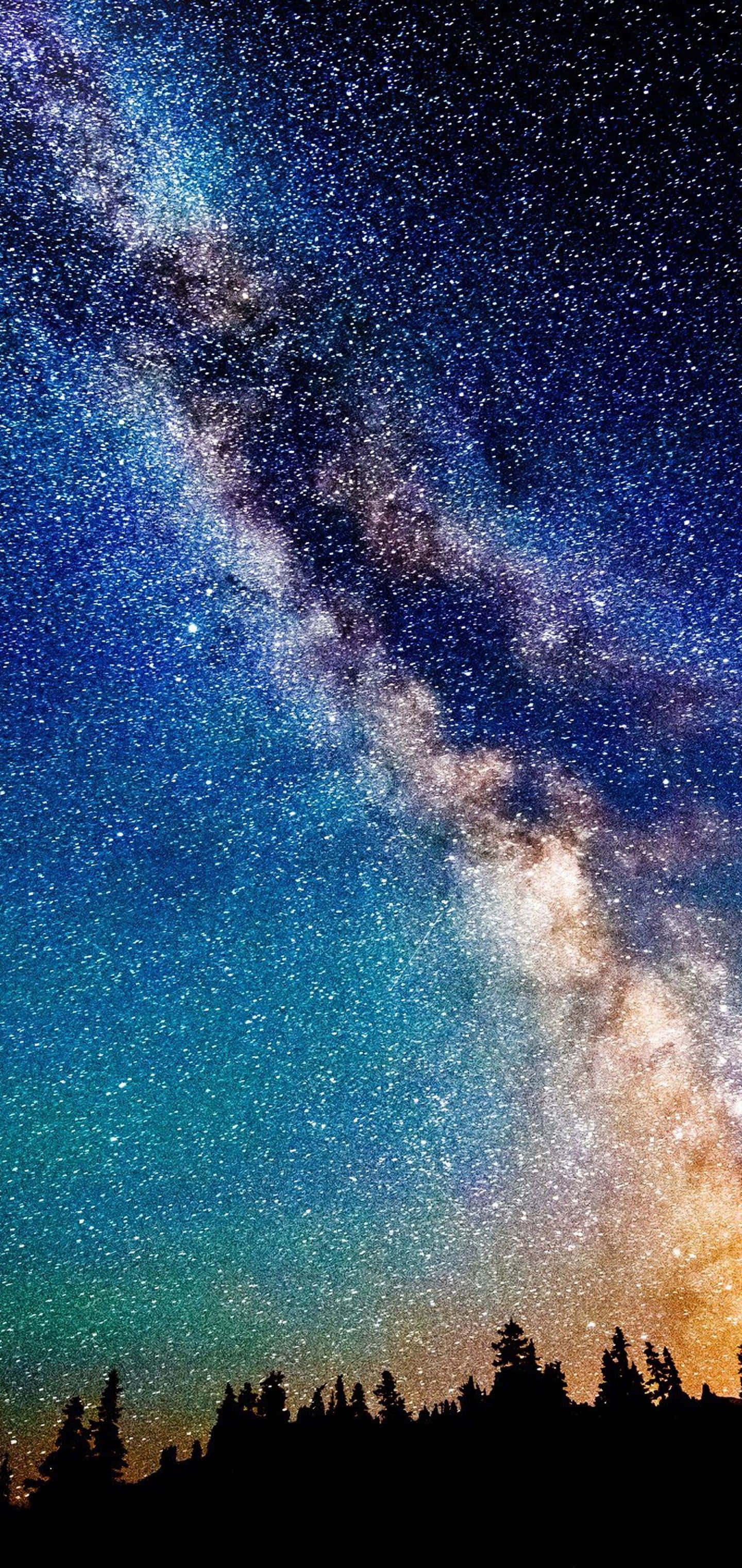 Maravíllate en el abismo infinito del cielo galáctico Fondos de pantalla