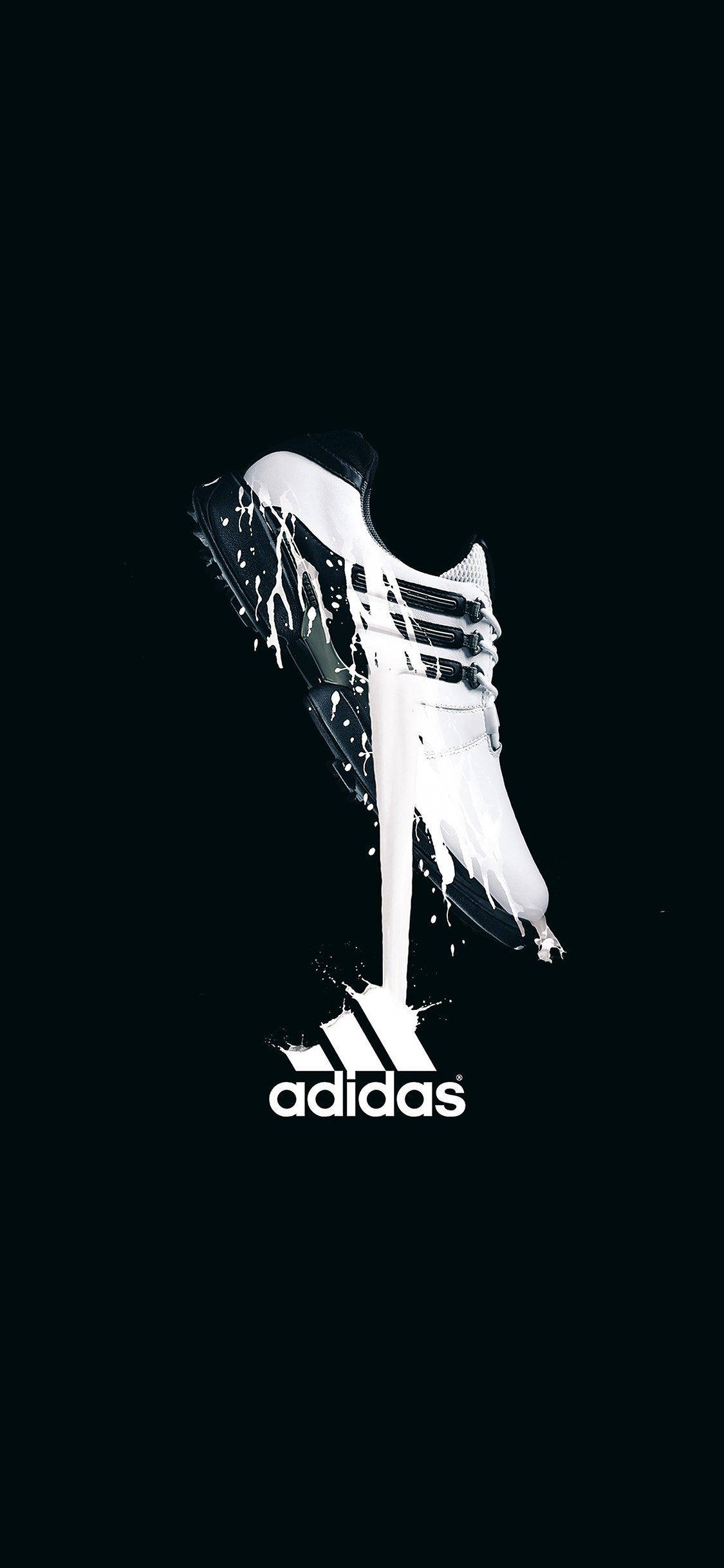 Mejora tu estilo con el icónico logo de Adidas Fondos de pantalla