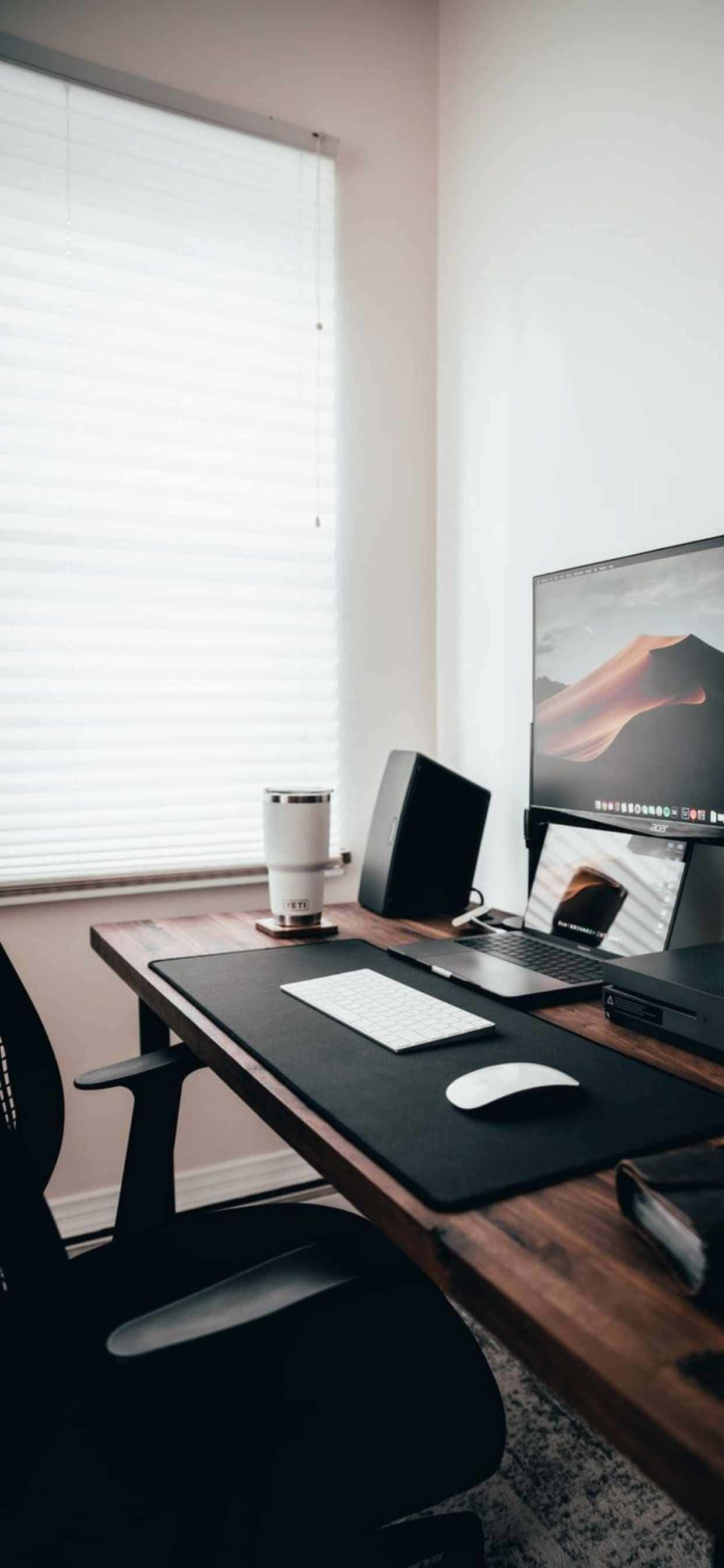 Mejora tu productividad con el iPhone Xs Max de Apple en tu espacio de oficina Fondos de pantalla