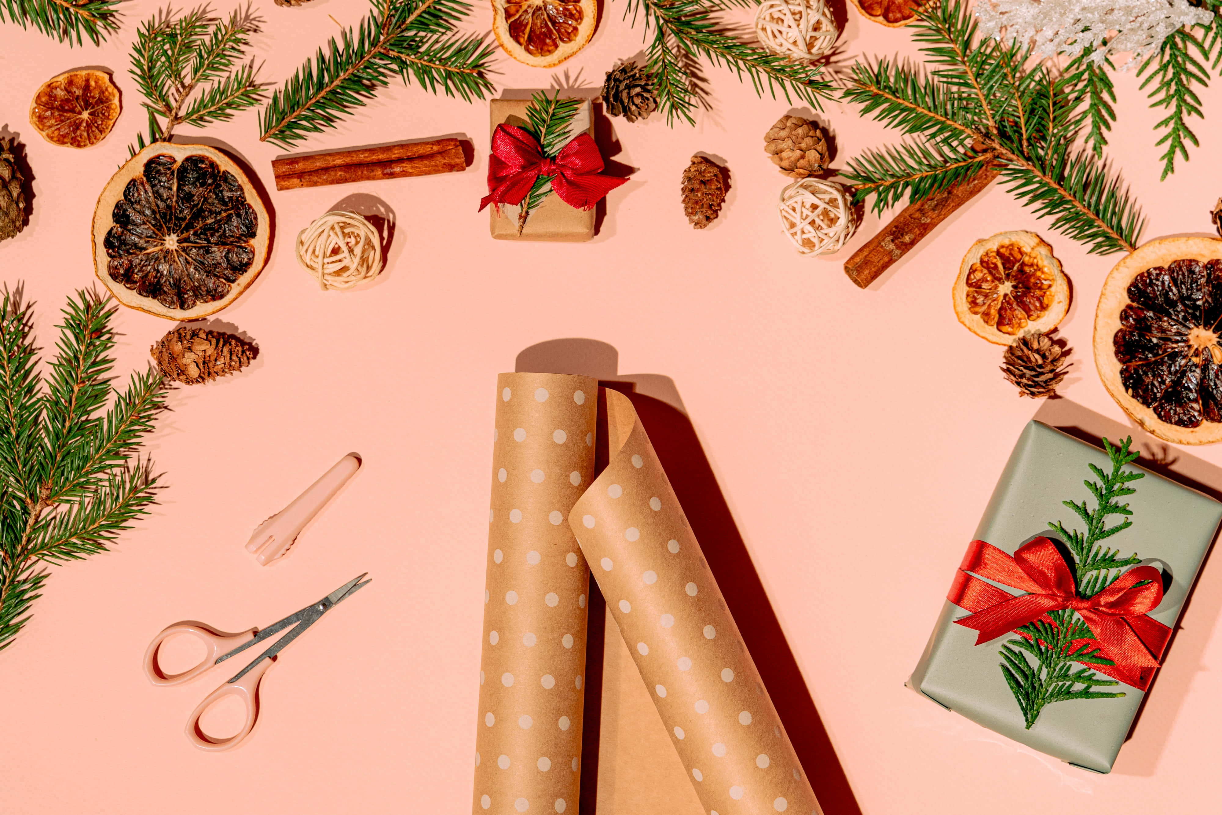 Mesa de Envoltura de Regalos para Escritorio Navideño en Alta Resolución Fondos de pantalla