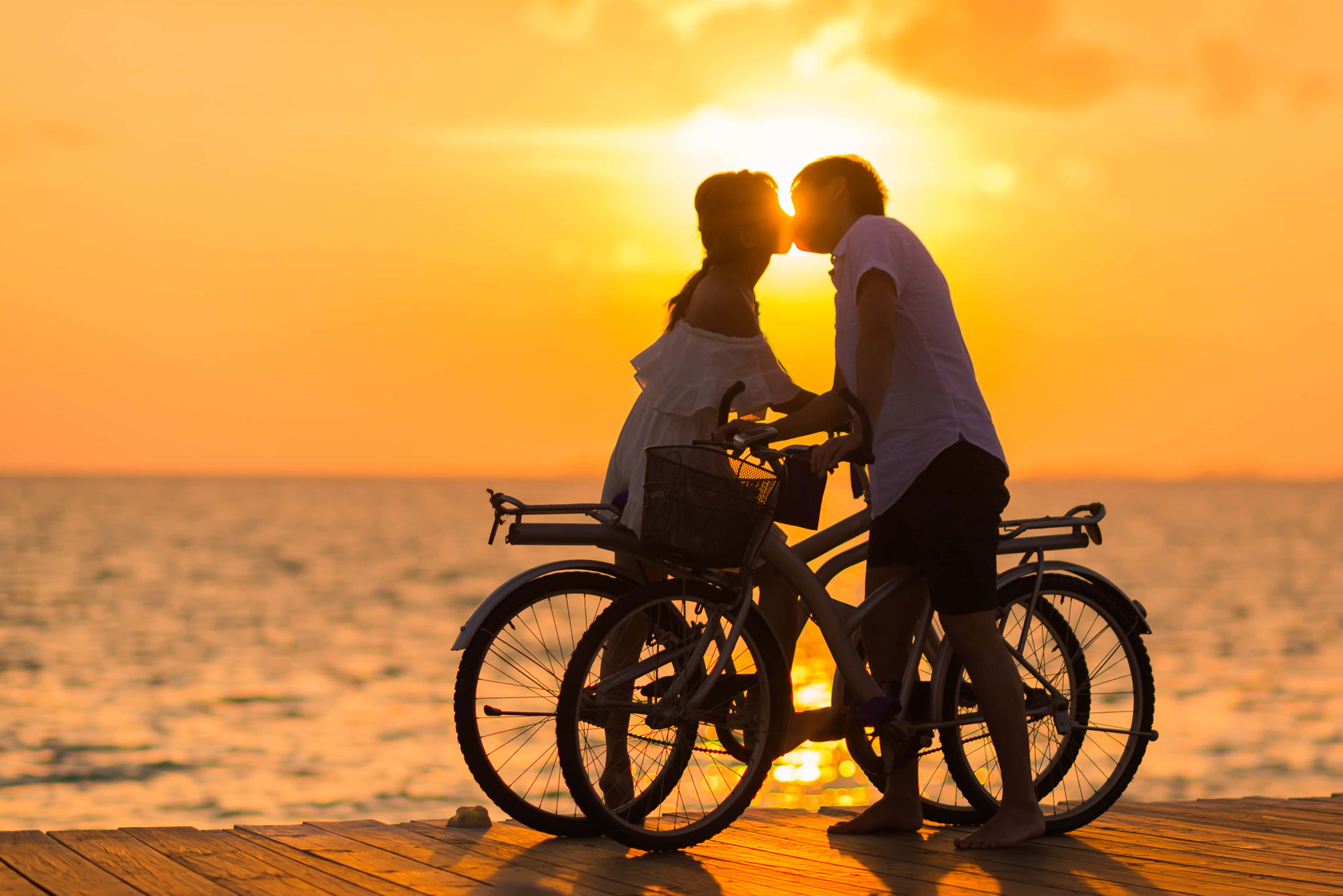 Meta de Pareja Beso y Bicicleta Fondos de pantalla