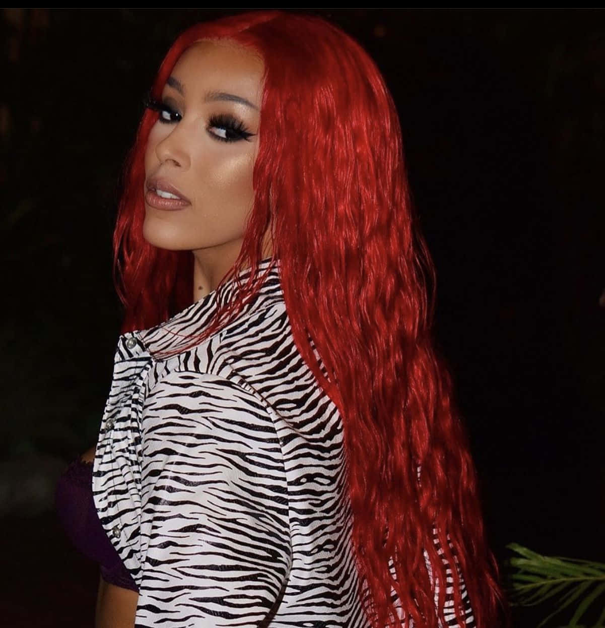 Mezclando el hip-hop con el pop, Doja Cat ha irrumpido en las listas principales. Fondos de pantalla