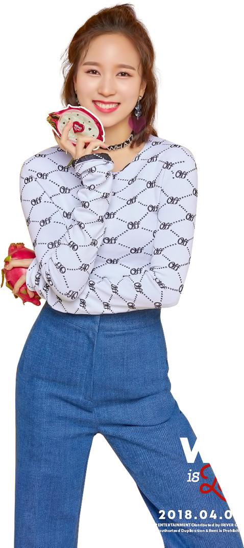 Miembro de Twice posando con gesto de corazón con las manos Fondos de pantalla
