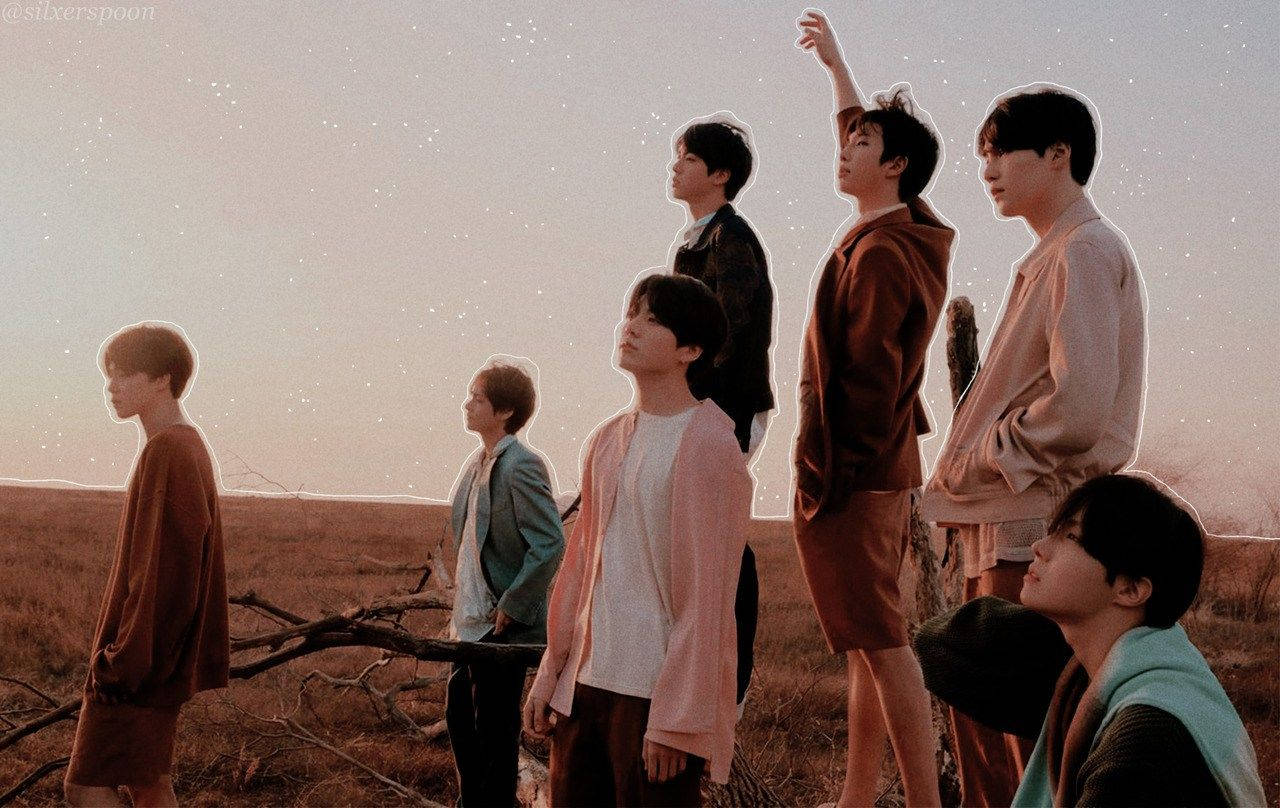 Miembros de BTS en el campo al atardecer para laptop Fondos de pantalla