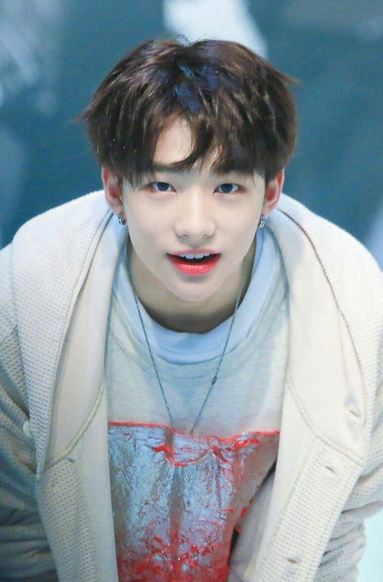 Mirada arrolladora del cantante surcoreano Hyunjin Fondos de pantalla