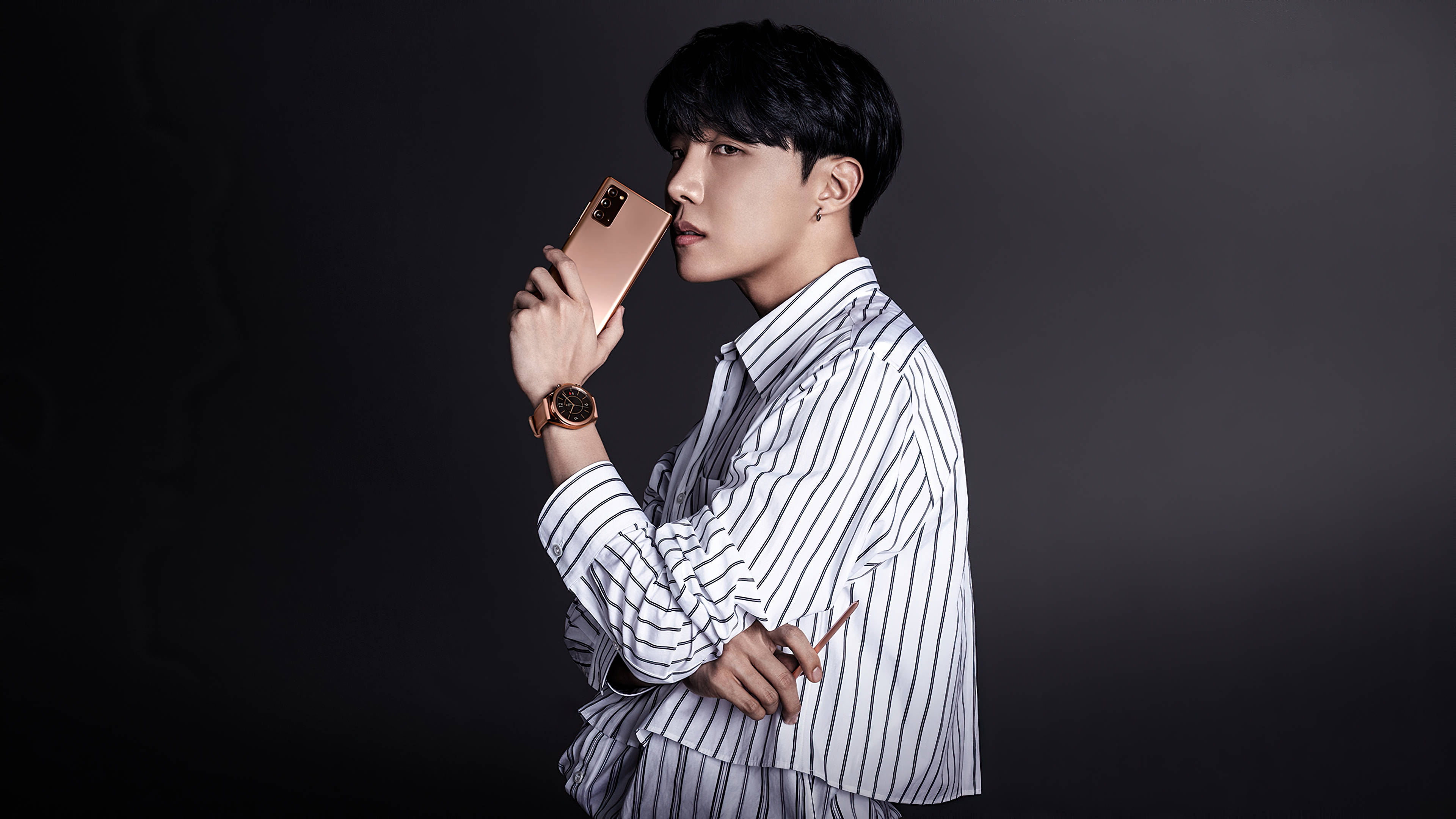 Modelaje Estético de J-hope de BTS con Teléfono Fondos de pantalla