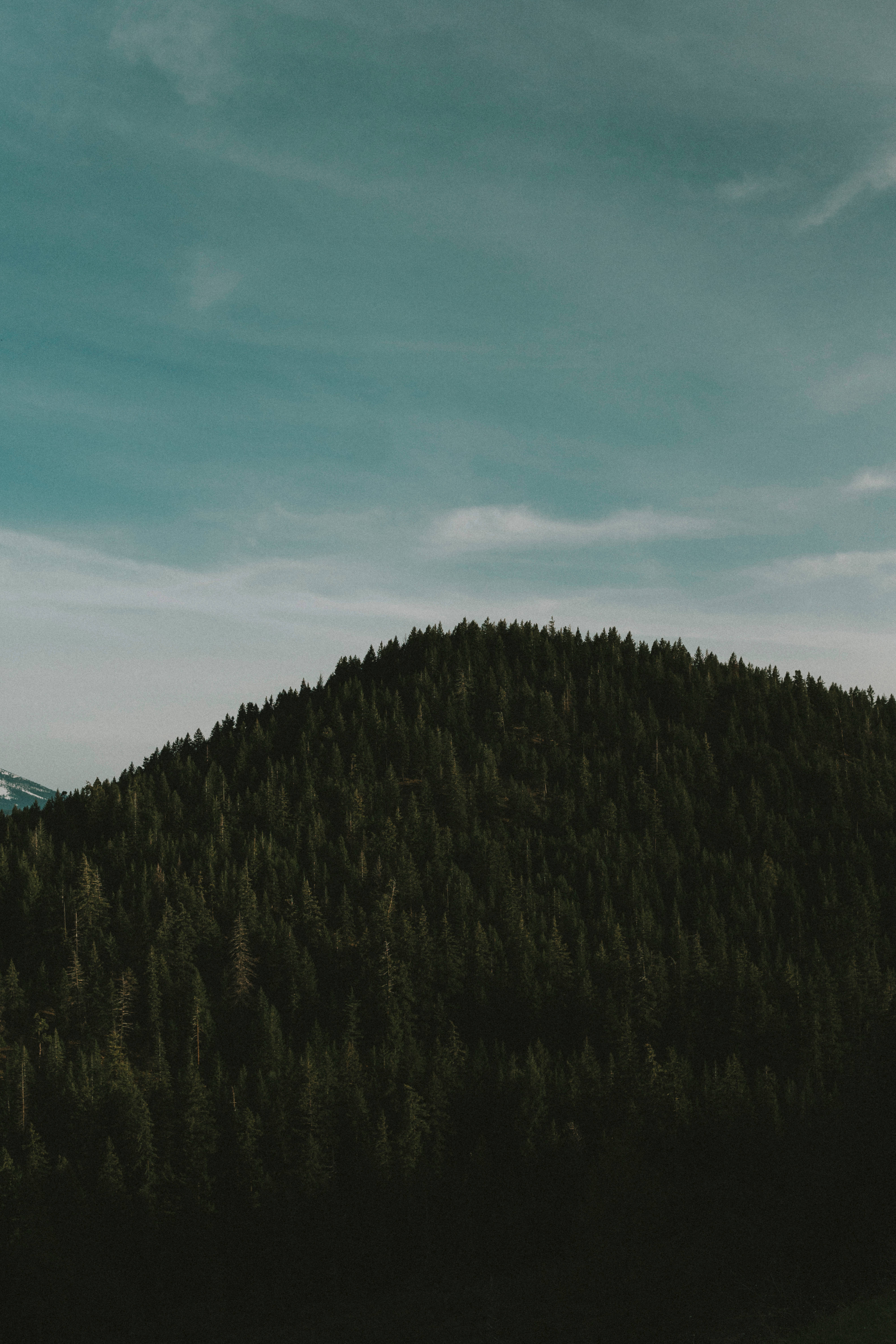 Montaña Oscura Estética para iPhone Fondos de pantalla