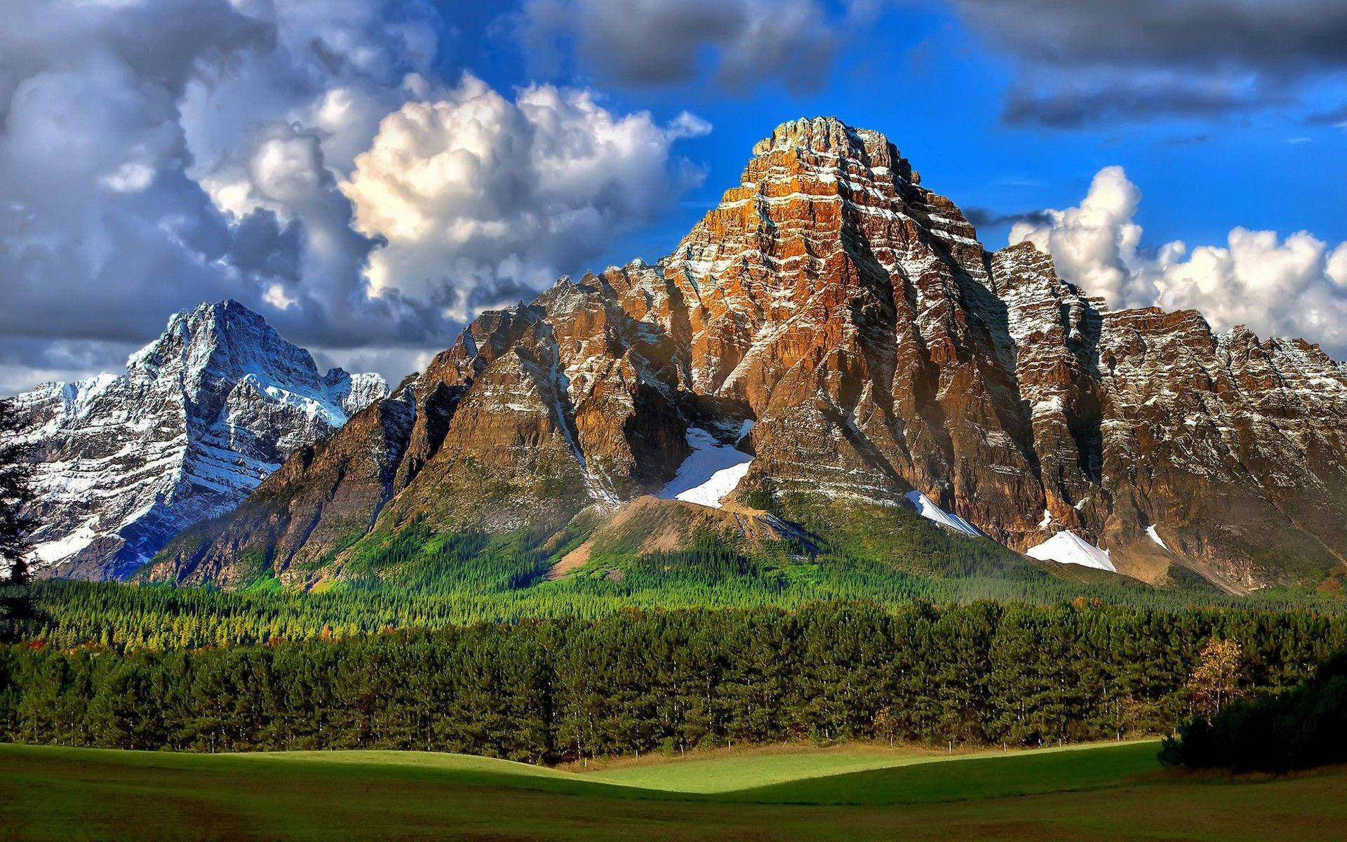 Montaña Rocosa con Cima Nevada Fondos de pantalla
