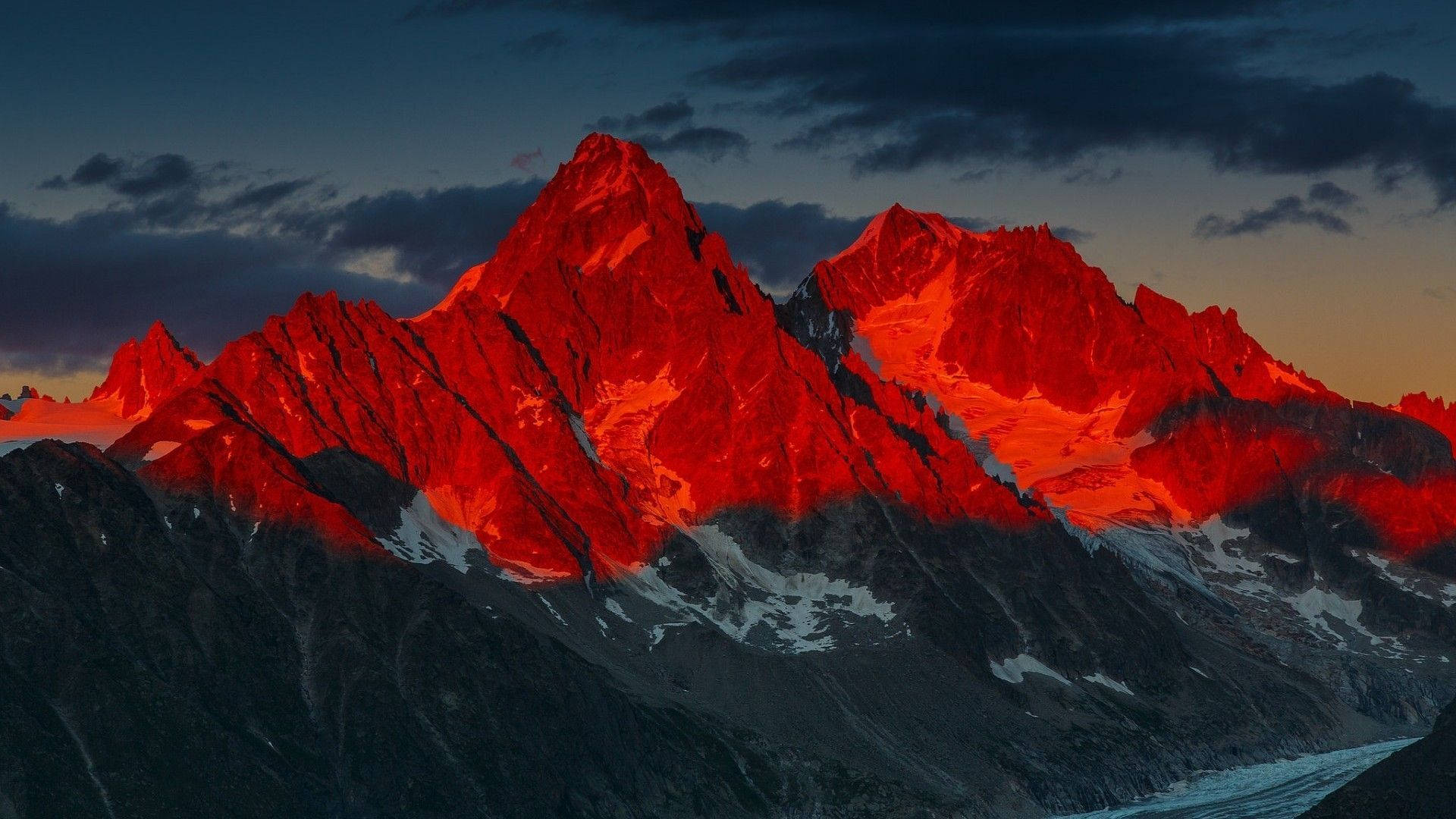 Montaña roja al atardecer Fondos de pantalla