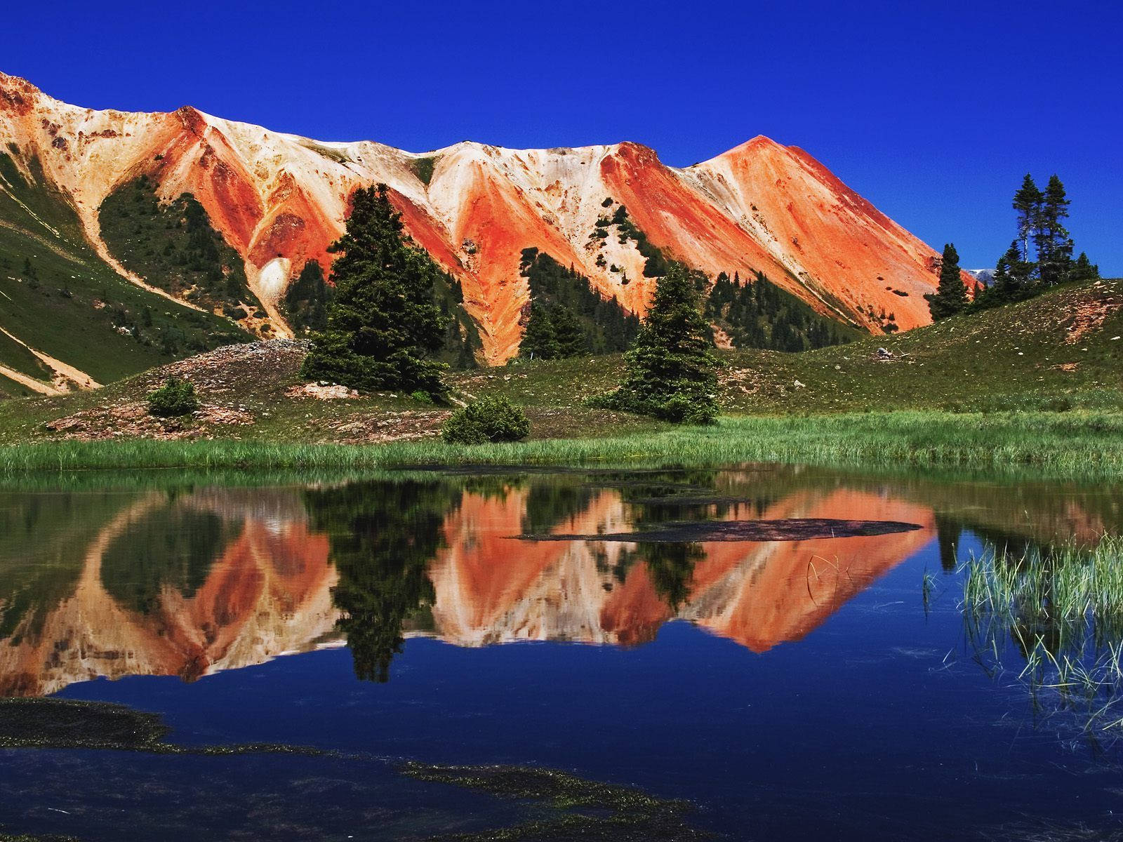 Montaña Roja y Lago Fondos de pantalla