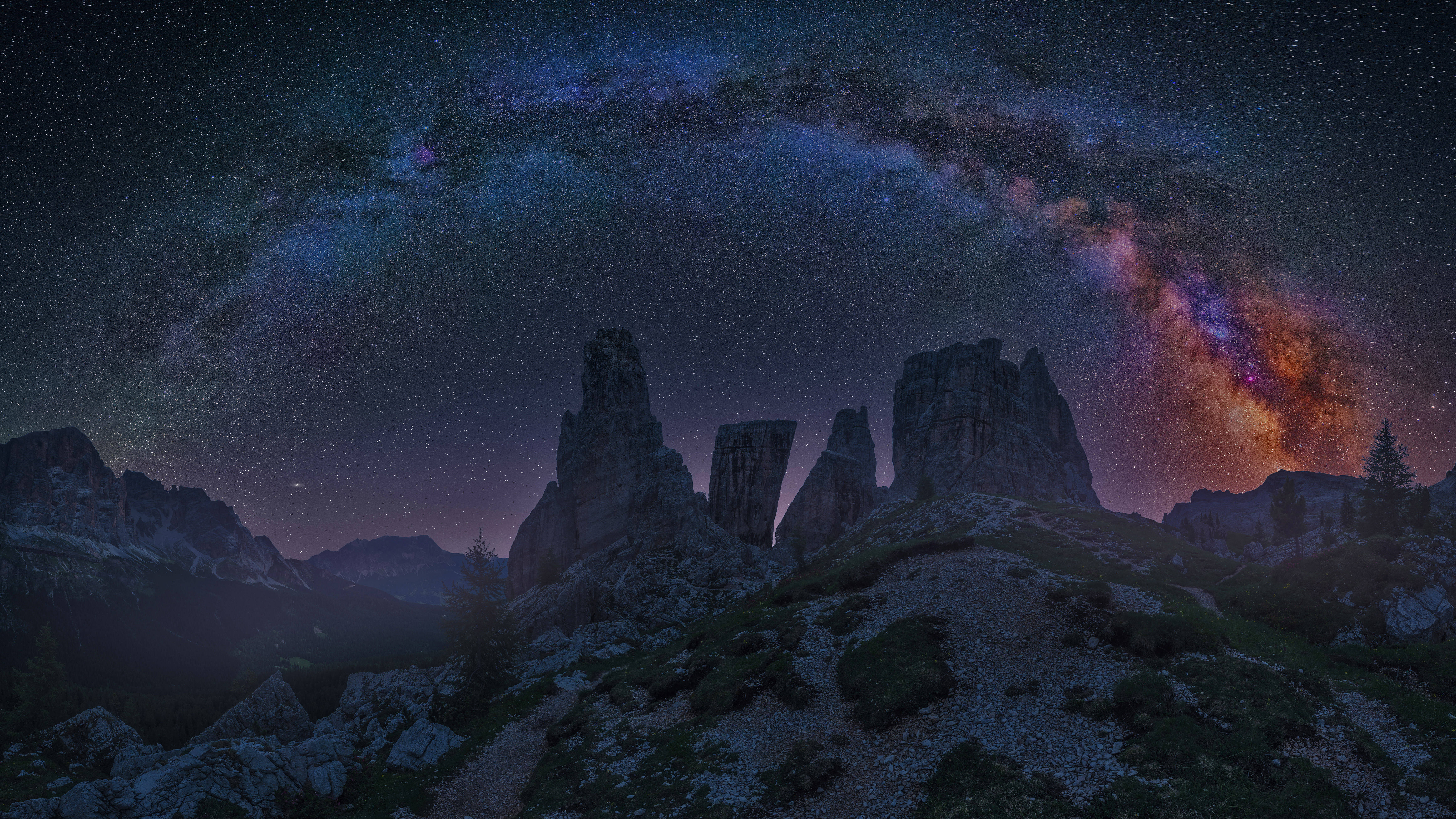 Montañas Dolomitas Oscuras 4K Fondos de pantalla