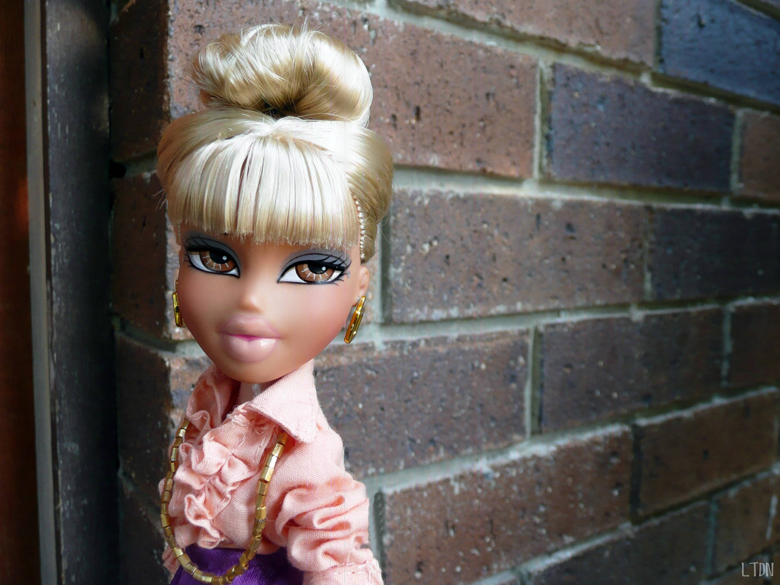 Muñeca Bratz estética rubia Fondos de pantalla