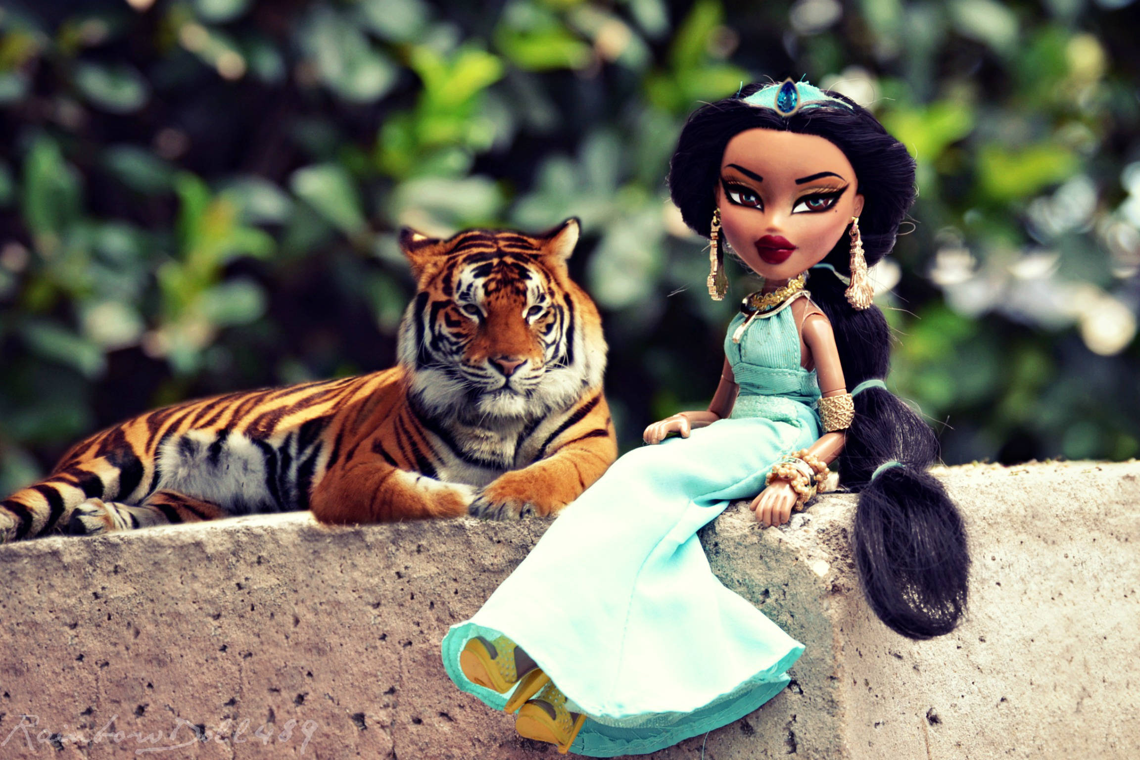 Muñeca Bratz Estética con un Tigre Fondos de pantalla