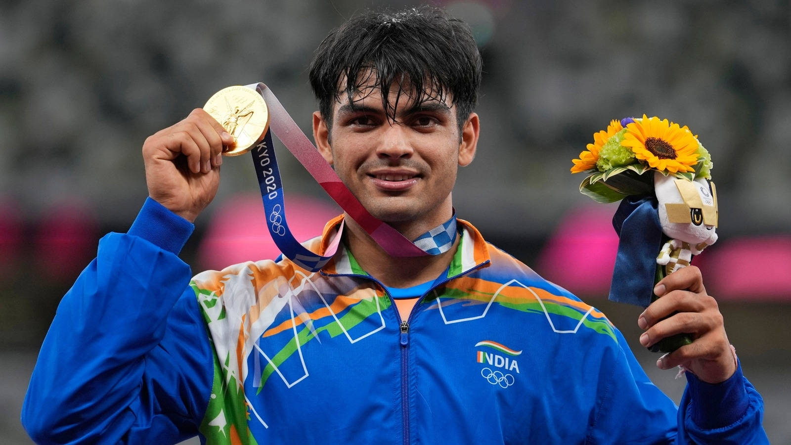 Neeraj Chopra con una medalla Fondos de pantalla