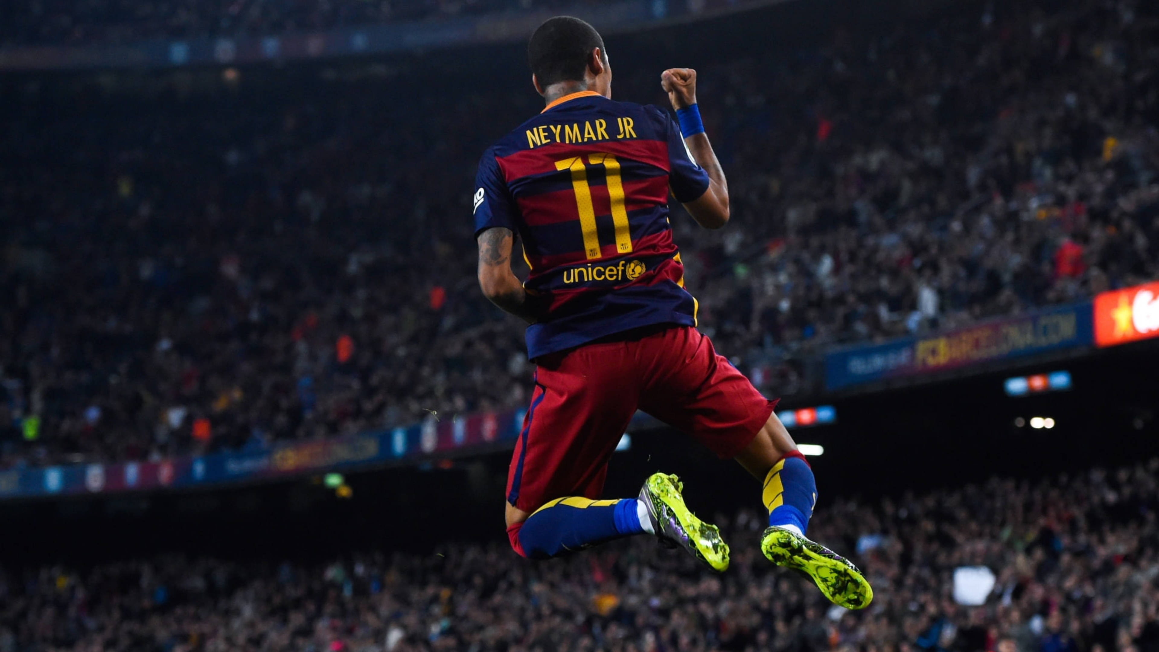 Neymar 4K Saltando en Triunfo Fondos de pantalla