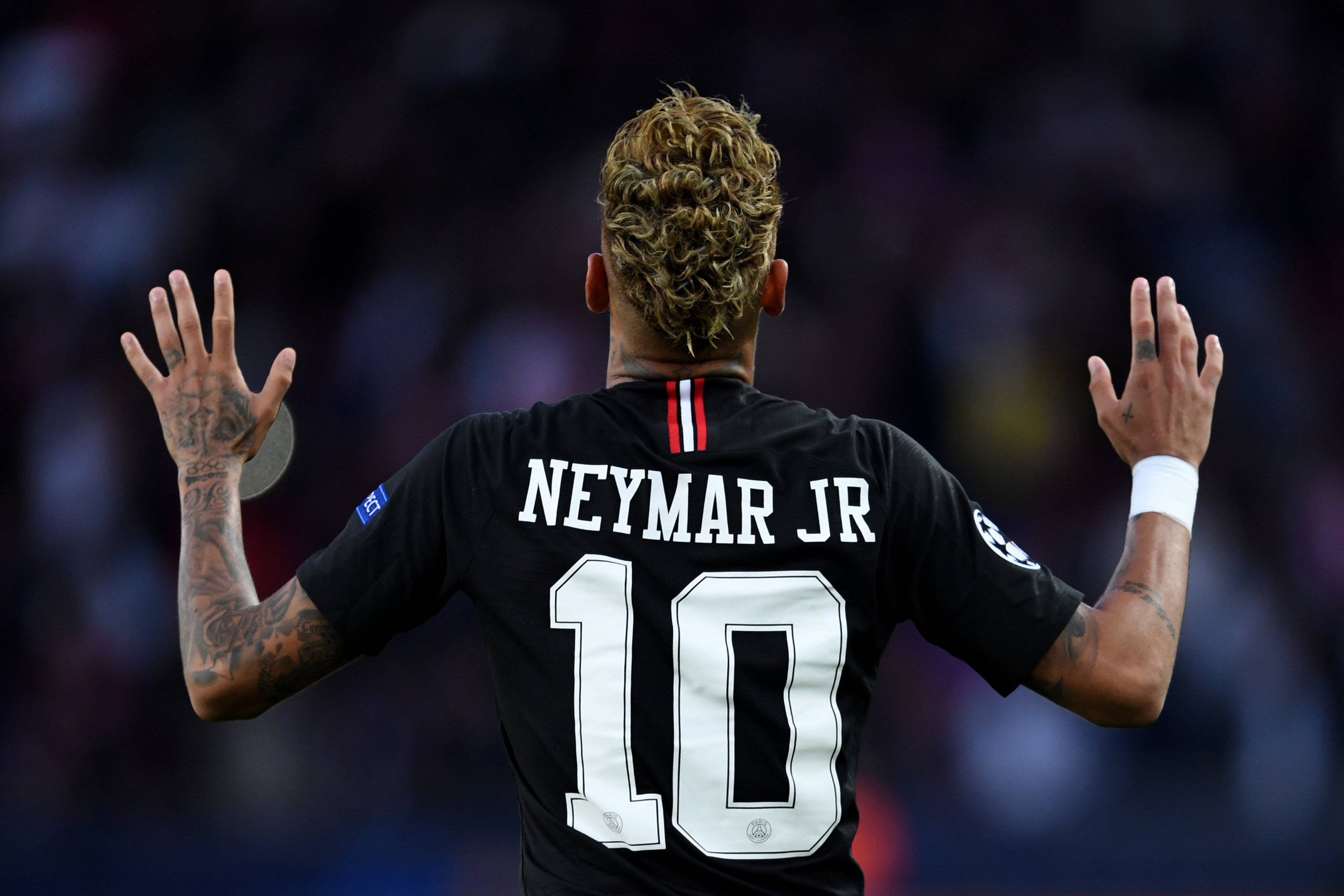 Neymar Jr. con las manos arriba Fondos de pantalla