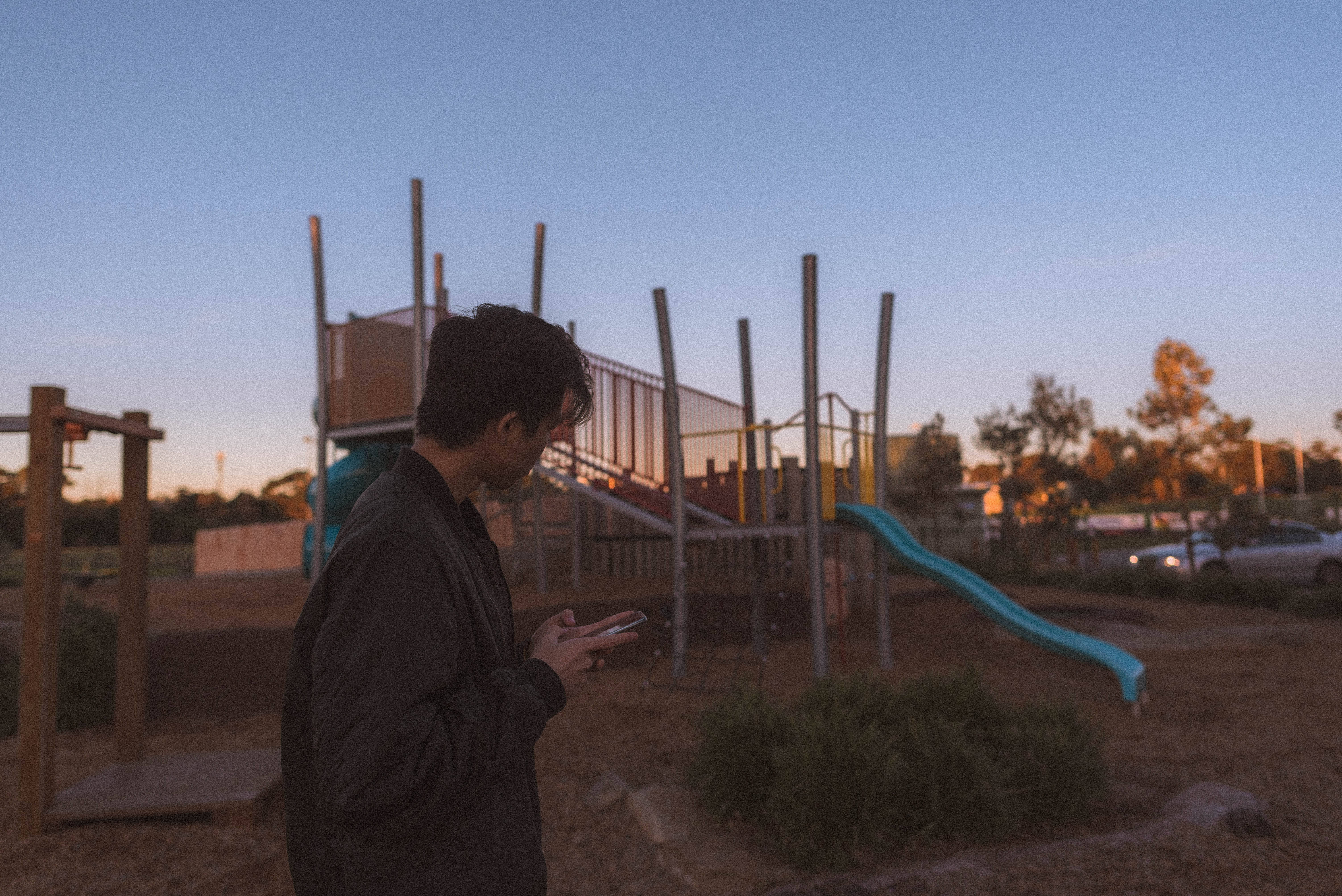 Niño Estético en el Parque Infantil Fondos de pantalla